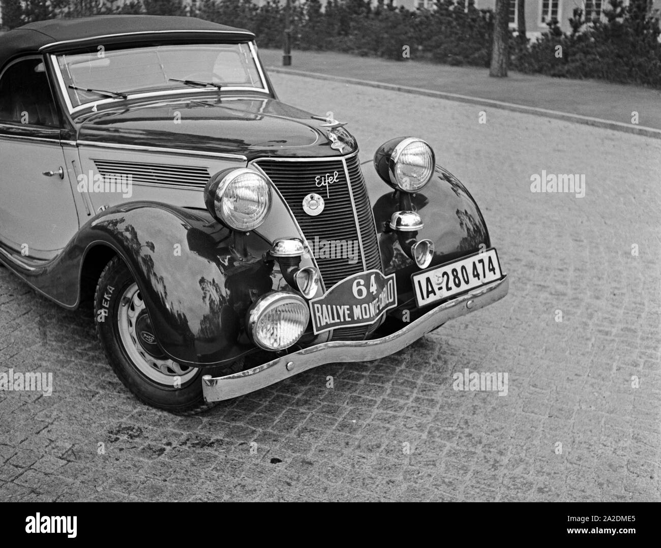 Der Wagen des deutschen Teams für die Rallye Monte Carlo, der Ford Eifel, Deutschland 1930er Jahre. The German car for the Rallye Monte Carlo, Germany 1930s. Stock Photo