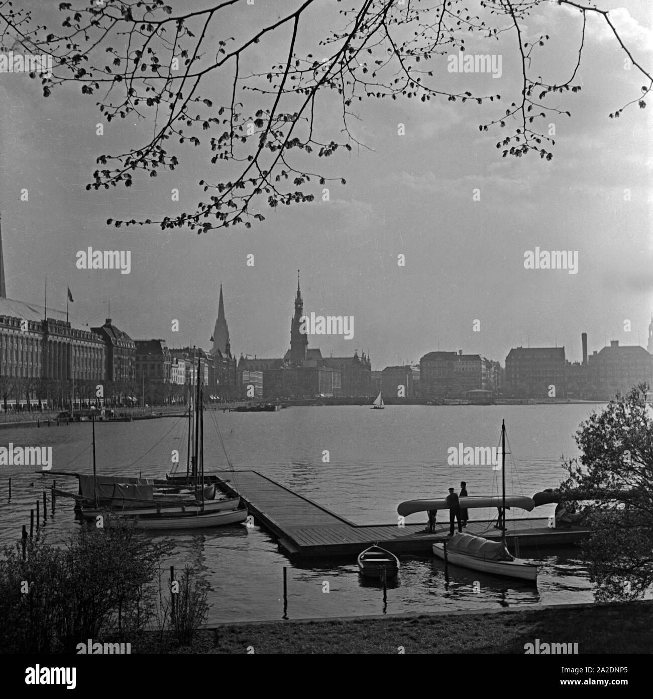 Die Alster in Hamburg, Deutschland 1930er Jahre. The Alster at Hamburg, Germany 1930s. Stock Photo