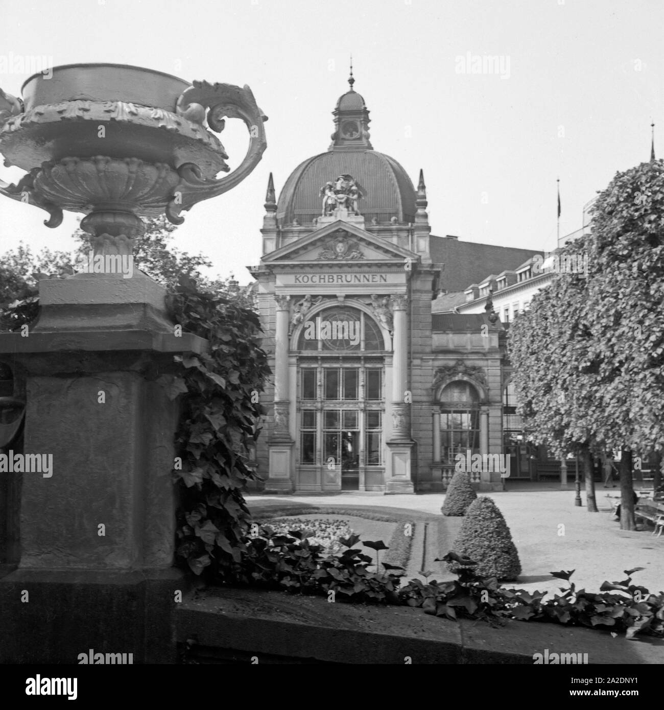 Deutschland 1930er jahre the kochbrunnen hot springs at wiesbaden hi