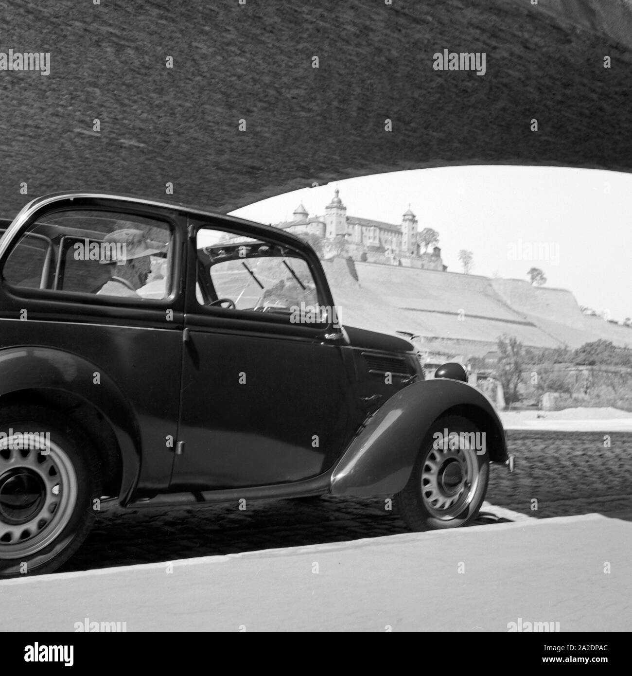 1930s Car Driving High Resolution Stock Photography And Images Alamy 1930s Car Driving High Resolution Stock Photography And Images Alamy