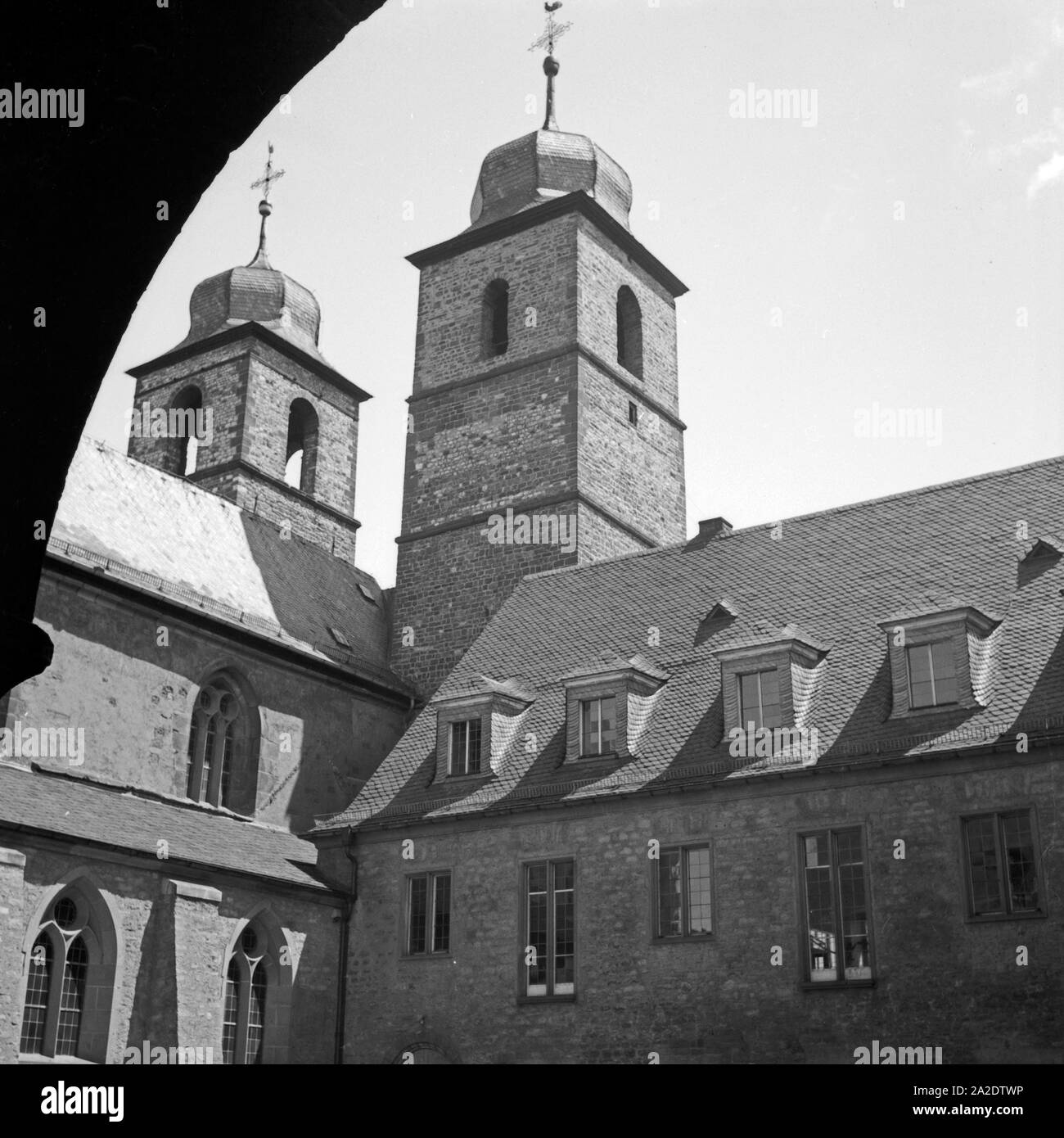 Die Türme der Andreaskirche in Worms, Deutschland 1930er Jahre. Belfries of St. Andrew's church at Worms, Germany 1930s. Stock Photo