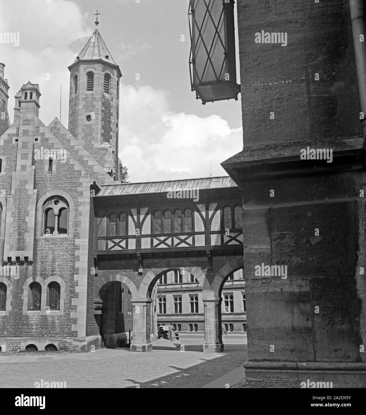 Blick auf die Burg Dankwarderode in Braunschweig, Deutschland 1930er Jahre. View to Dankwarderode castle at Braunschweig, Germany 1930s. Stock Photo