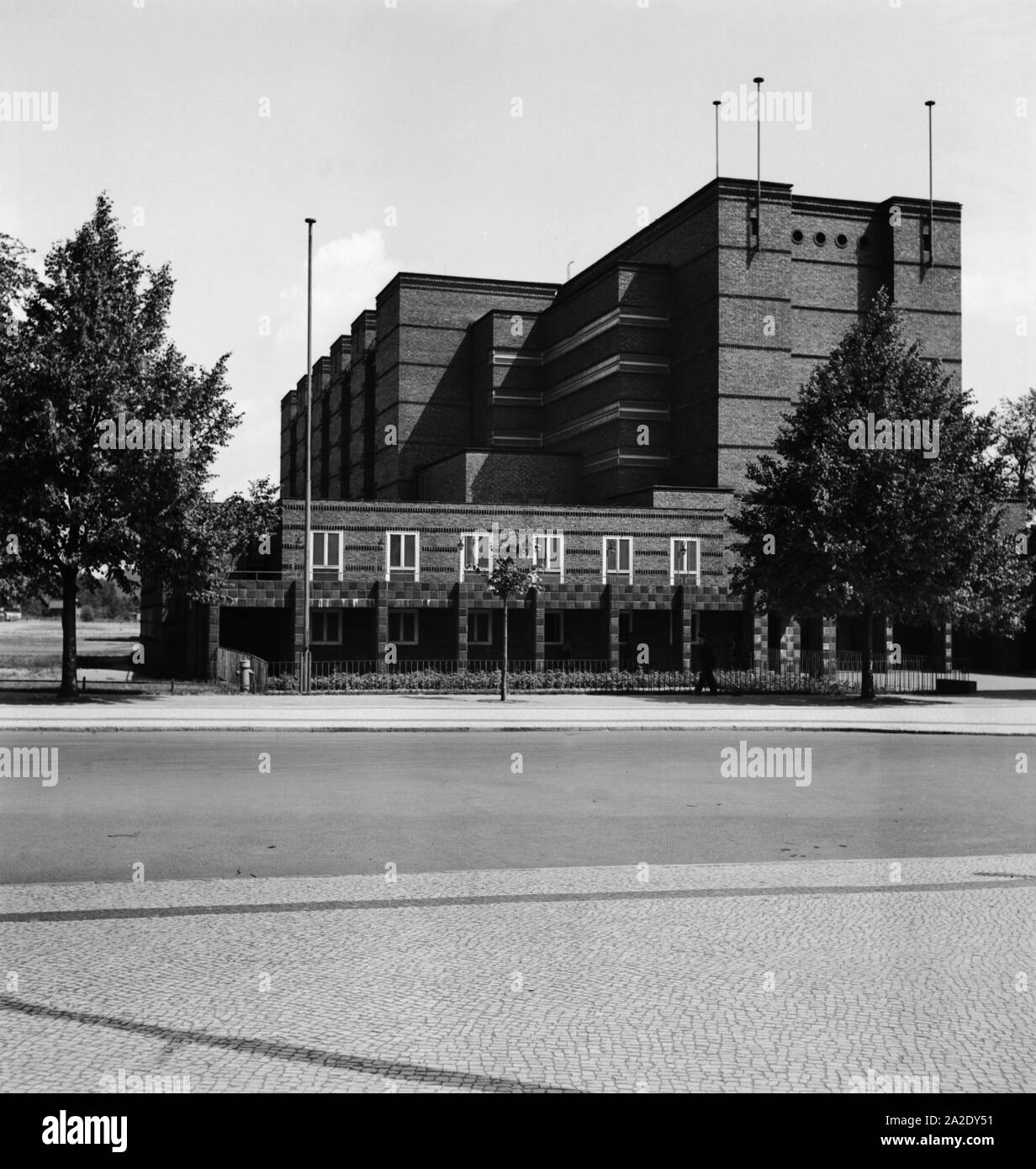 Die Stadthalle in Magdeburg, Deutschland 1930er Jahre. The guild hall at Magdeburg, Germany 1930s. Stock Photo