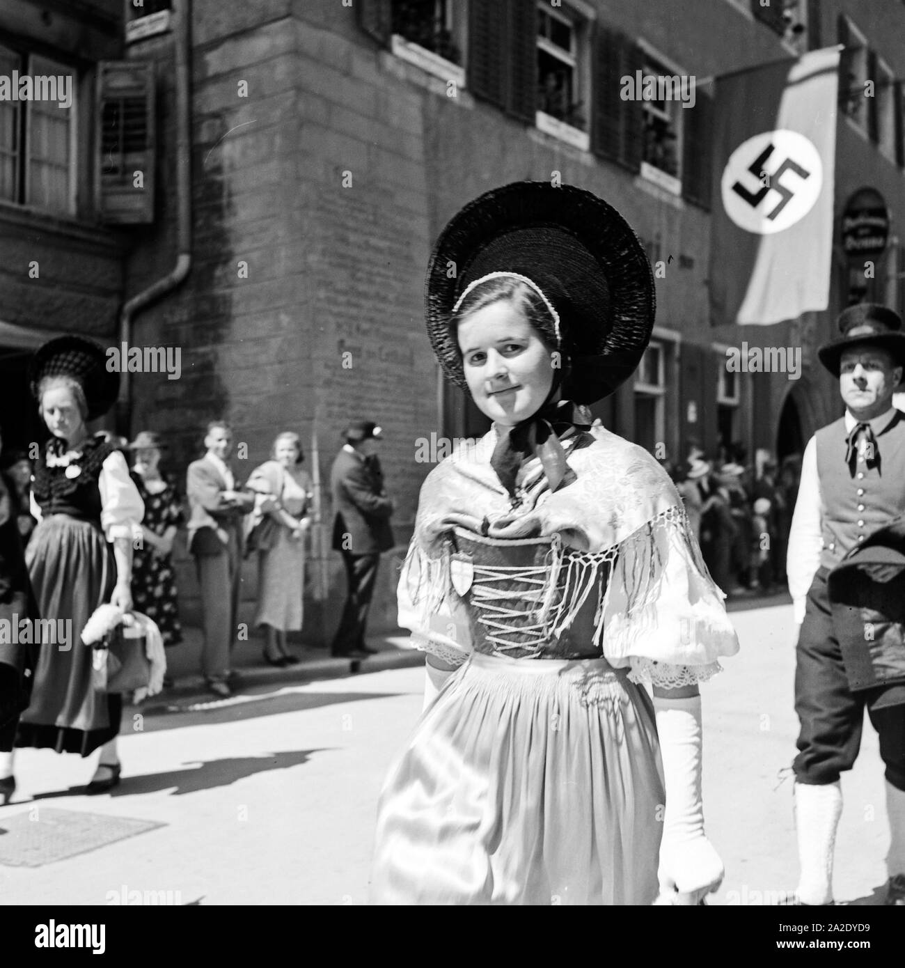 Traditional costume 1930s hi-res stock photography and images - Alamy