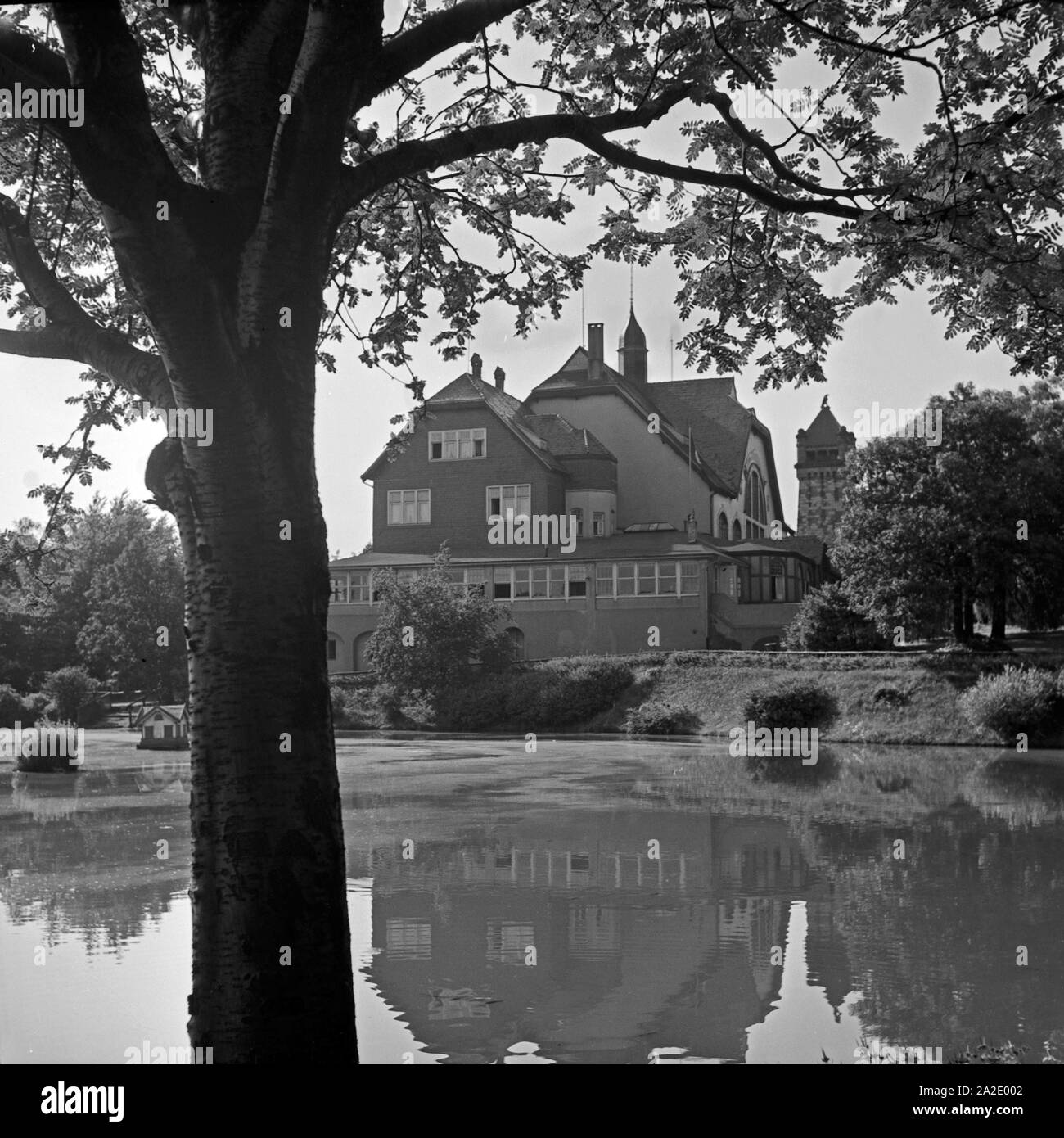 Im Stadtpark von Remscheid, Deutschland 1930er Jahre. At the public city park of Remscheid, Germany 1930s. Stock Photo