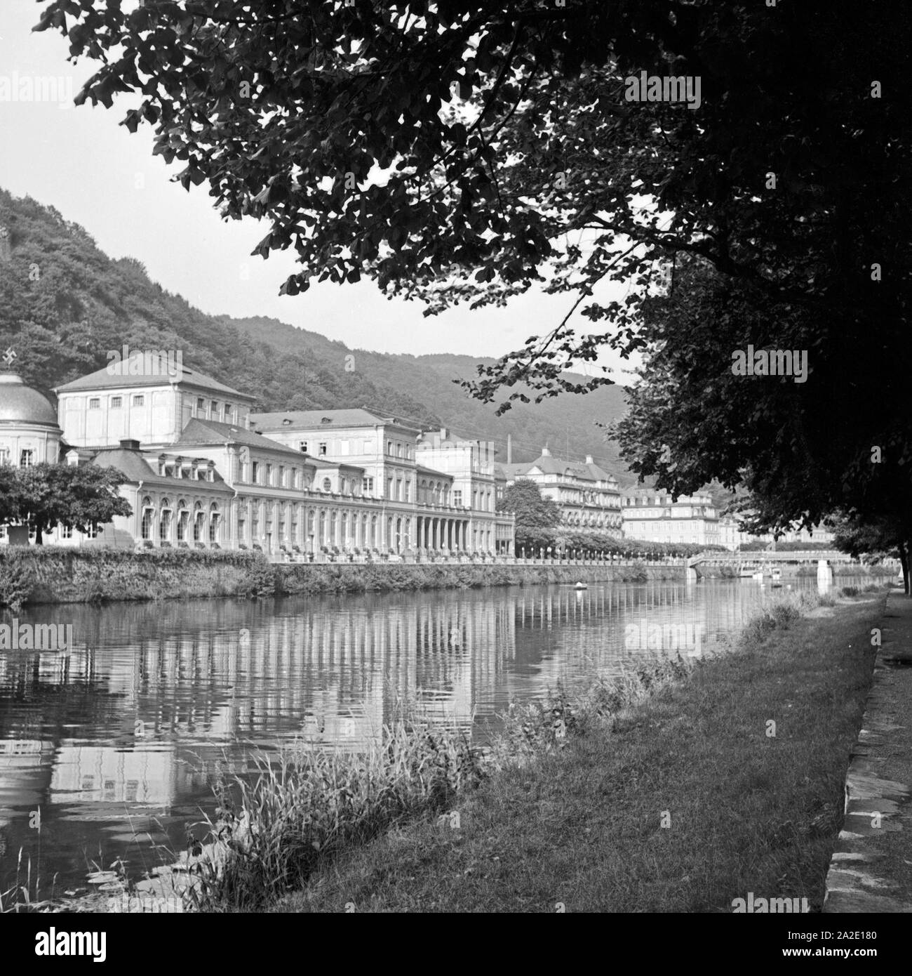 Das Kurhaus an der Lahn in Bad Ems, Deutschland 1930er Jahre. The spa hotel on the shore of river Lahn at Bad Ems, Germany 1930s. Stock Photo