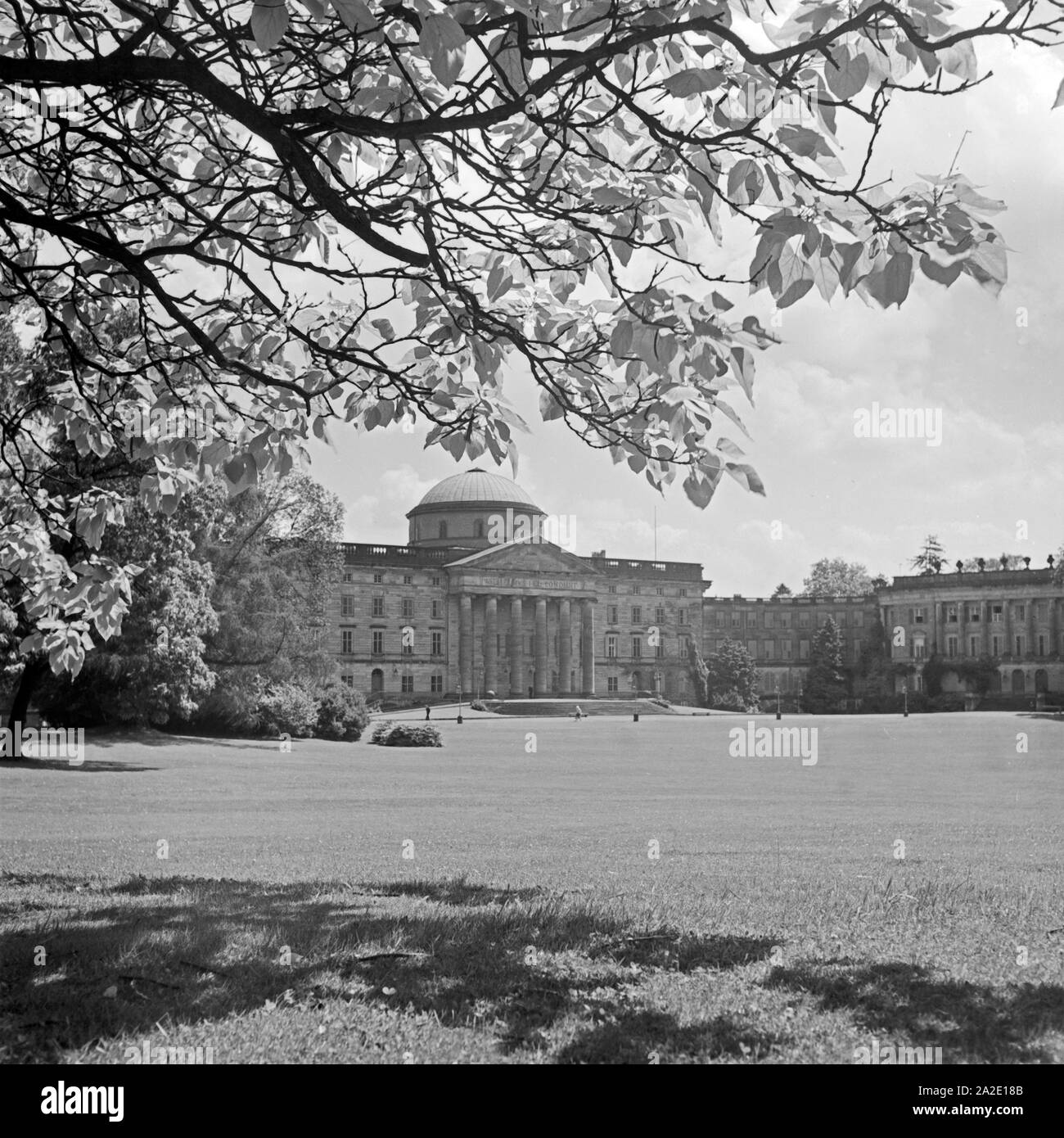 Blick zum Schloß Wilhelmshöhe in Kassel, Deutschland 1930er Jahre. View to Wilhelmshoehe castle at Kassel, Germany 1930s. Stock Photo