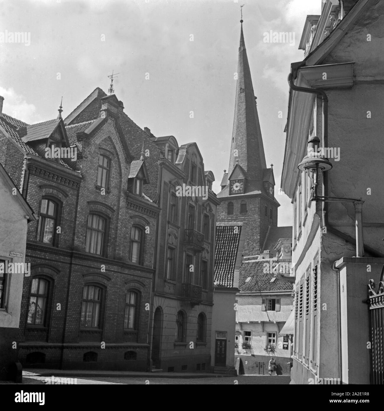 Die evangelische Petrikirche in Mülheim an der Ruhr, Deutschland 1930er Jahre. The Protestant St. Peter's church at Muelheim, Germany 1930s. Stock Photo