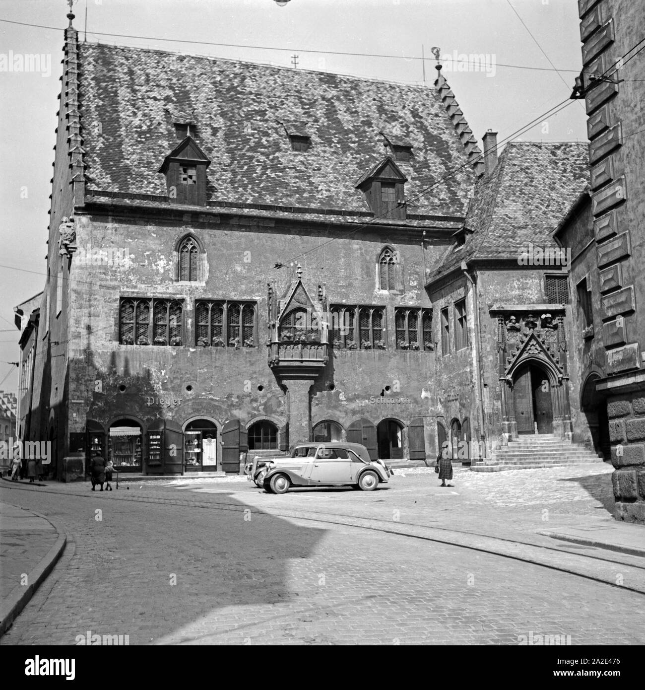 Deutschland 1930er jahre old regensburg city hall Black and White Stock