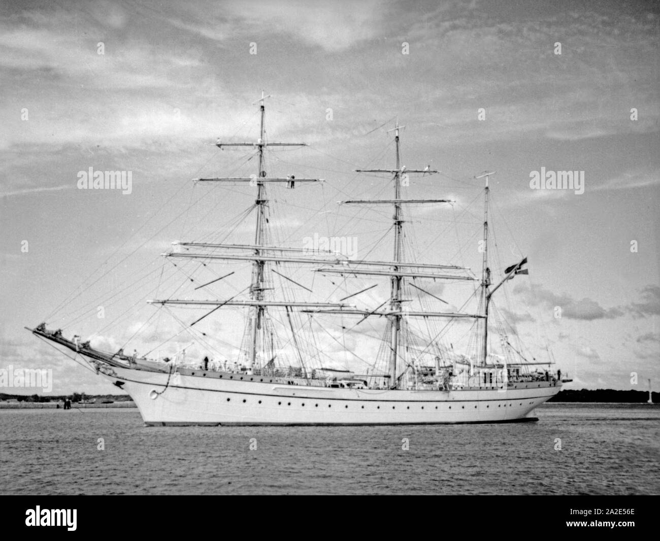 Das Segelschulschiff der Deutschen Reichsmarine, die 'Gorch Fock' auf der Ostsee, 1930er Jahre. Sailing drill ship 'Gorch Fock' of the Deutsche Reichsmarine Navy cruising the Baltic Sea, 1930s. Stock Photo