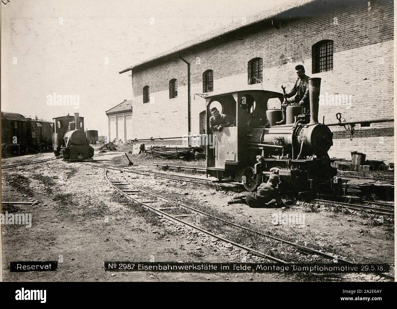 Eisenbahnwerkstätte im Felde, Montage Dampflokomotive am 29.5.1918 Stock Photo