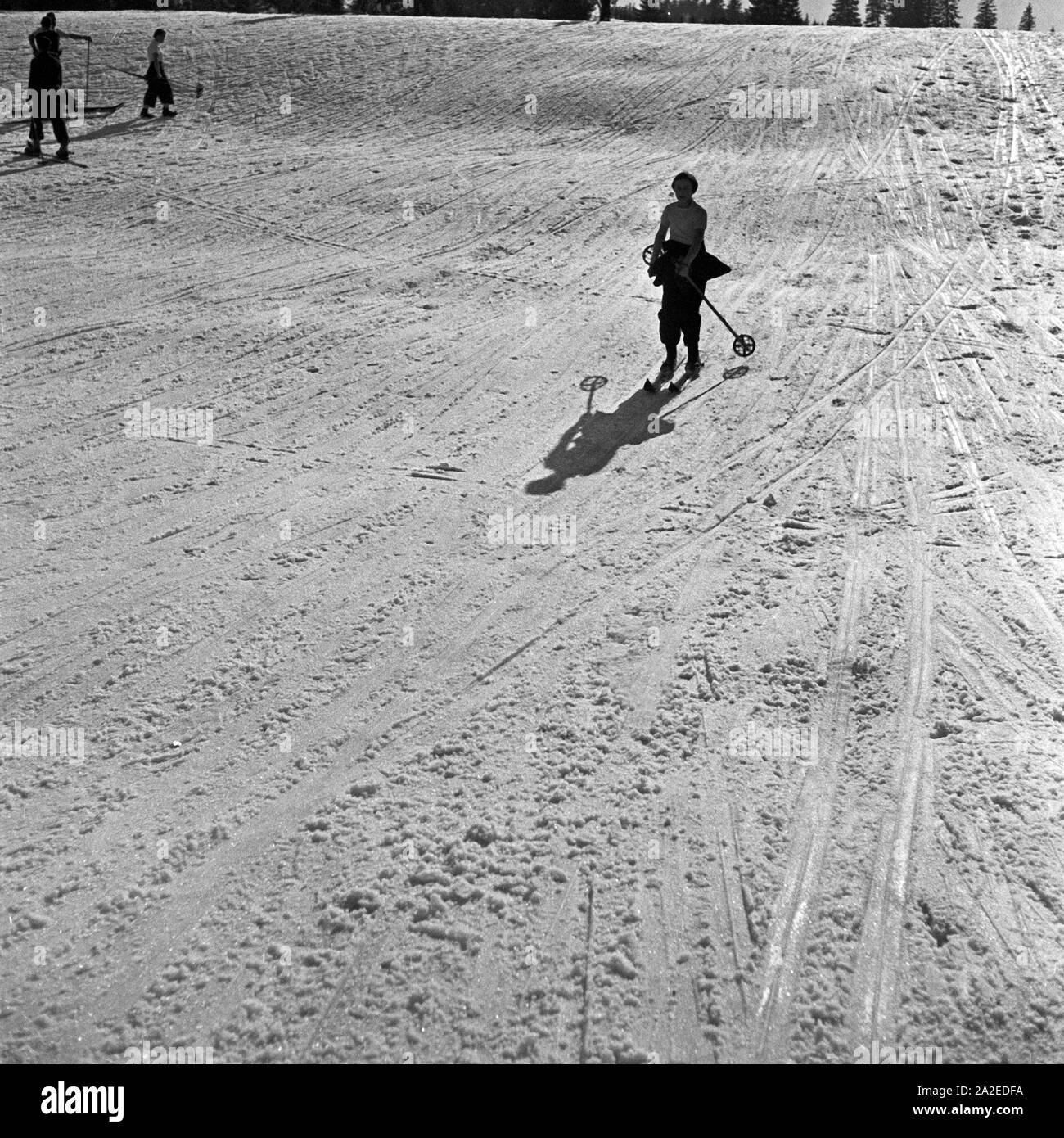 Skilaufer Am Hang Deutschland 1930er Jahre Skiers Racing Downhill Germany 1930s Stock Photo Alamy