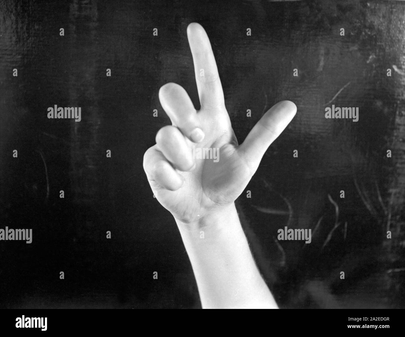 Der Buchstabe L in der Fingersprache. Letter L in finger alphabet. Stock Photo