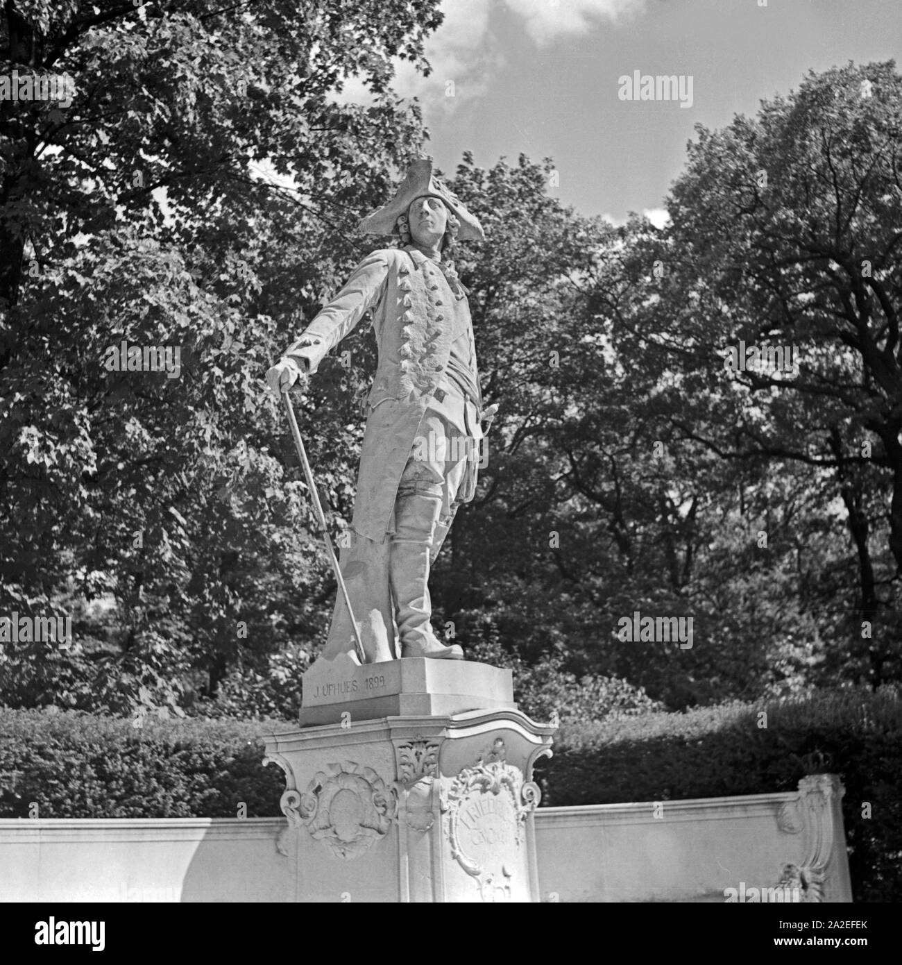 Die Siegesallee in Berlin, hier die Figur Friedrich II., Friedrich der Große, Deutschland 1930er Jahre. The Siegesallee in Berlin: statue of Frederick II, Frederick the Great, Germany 1930s. Stock Photo