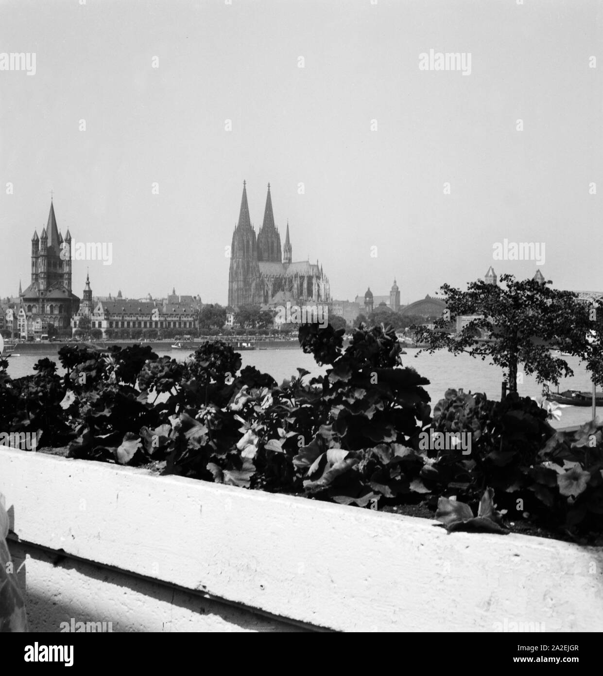 Blick auf die Stadtseite von Köln, von Deutz aus gesehen, 1930er Jahre Stock Photo