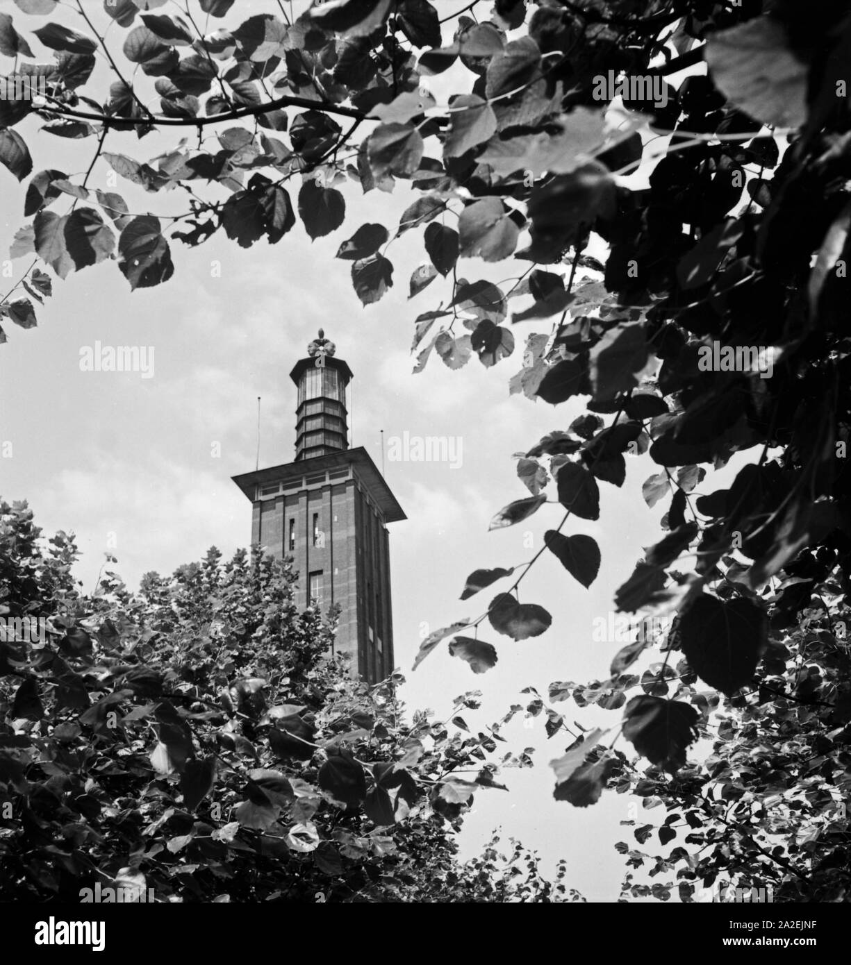 Der Messeturm in Köln Deutz, 1930er Jahre, Stock Photo