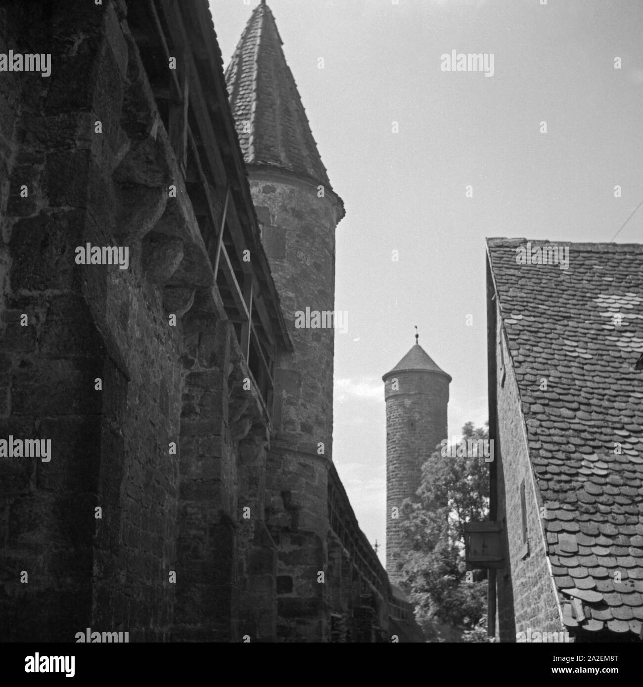 Türme an der Stadtmauer von Rothenburg ob der Tauber, Deutschland 1930er Jahre. Watchouts of the city wall at Rothenburg ob der Tauber, Germany 1930s. Stock Photo
