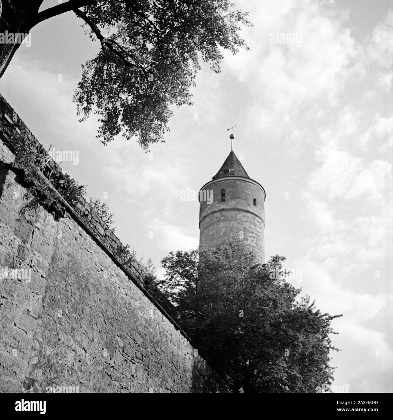 Der Grüne Turmin Dinkelsbühl, Deutschland 1930er Jahre. Dinkelsbuehl green tower, Germany 1930s. Stock Photo