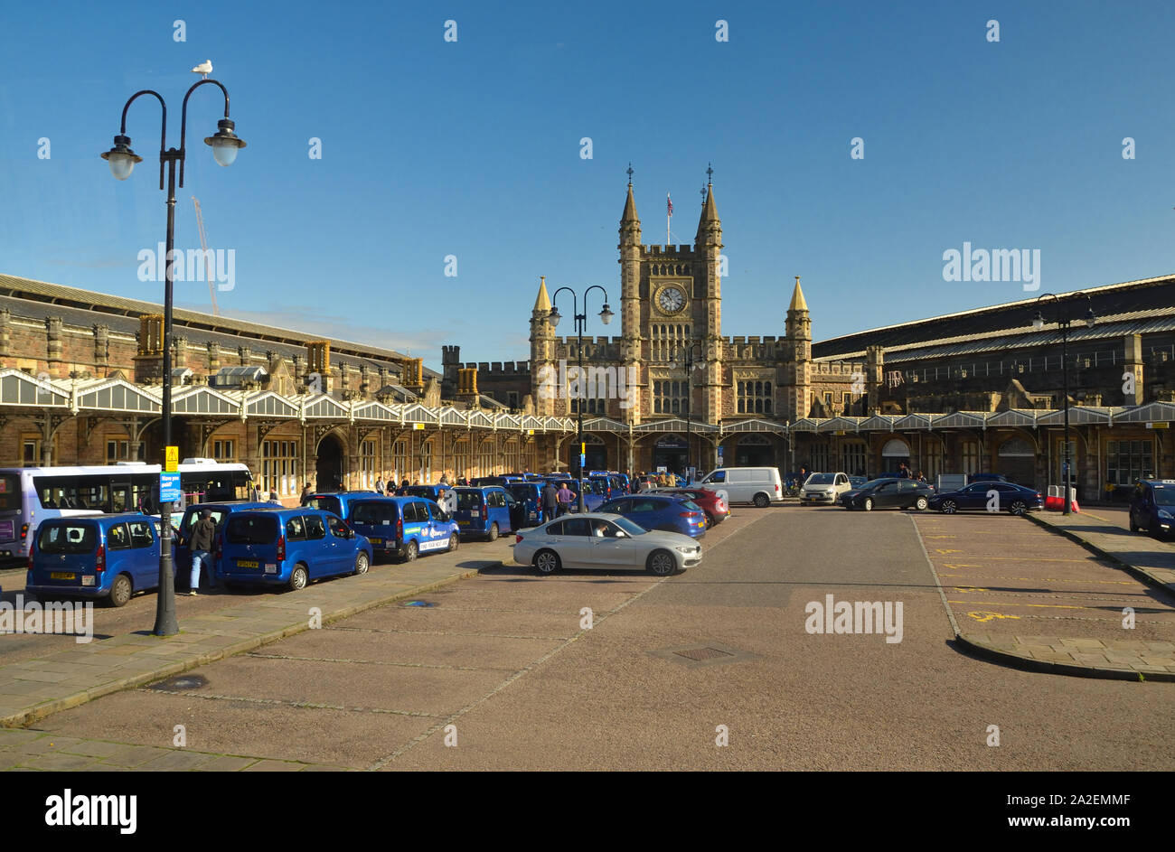Taxis and vehicles at the dropoff zone outside the front entrance of
