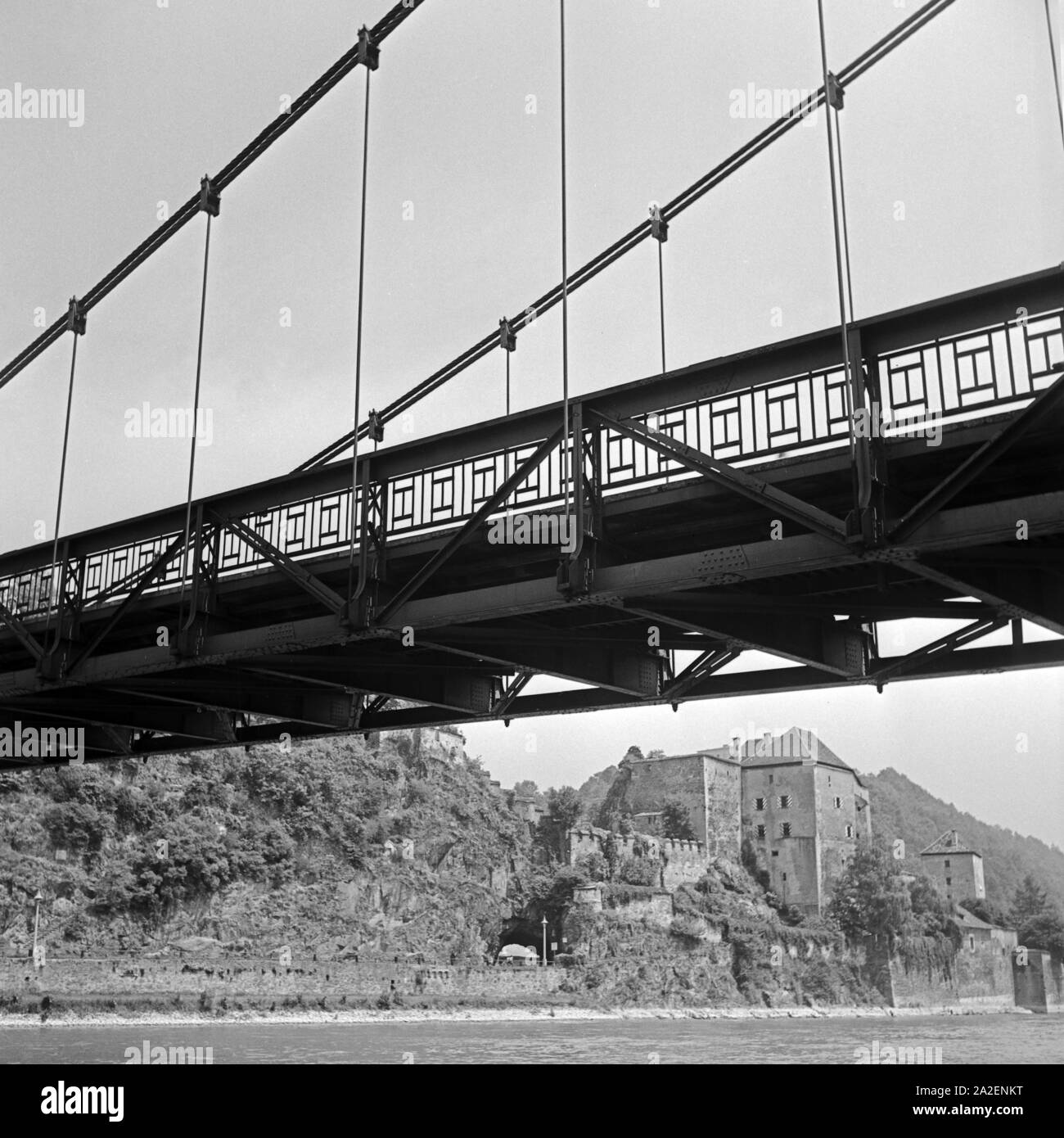 Brücke über die Donau bei Passau, Deutschland 1930er Jahre. Bridge over river Danube at Passau, Germany 1930s. Stock Photo