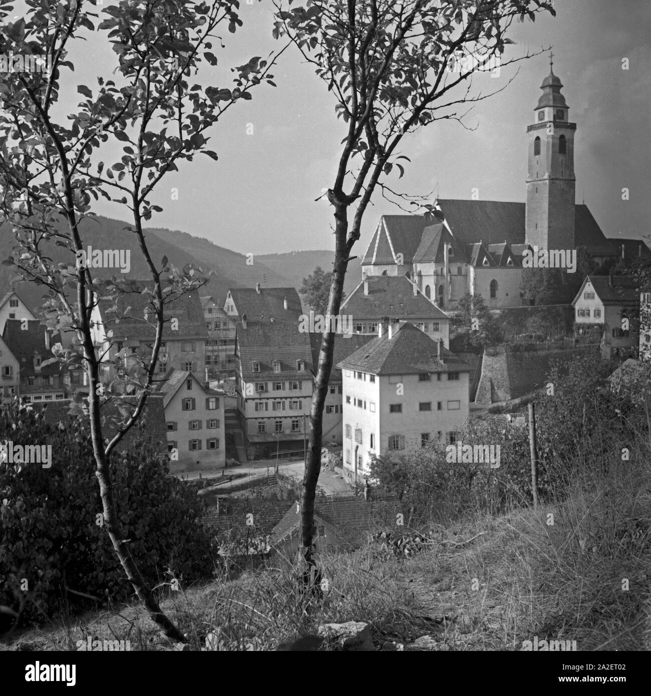 Blick auf die katholische Liebfrauenkirche oder auch Spitalkirche in Horb am Neckar, Deutschland 1930er Jahre. View to the church of Our Lady at Horb at river Neckar, Germany 1930s. Stock Photo