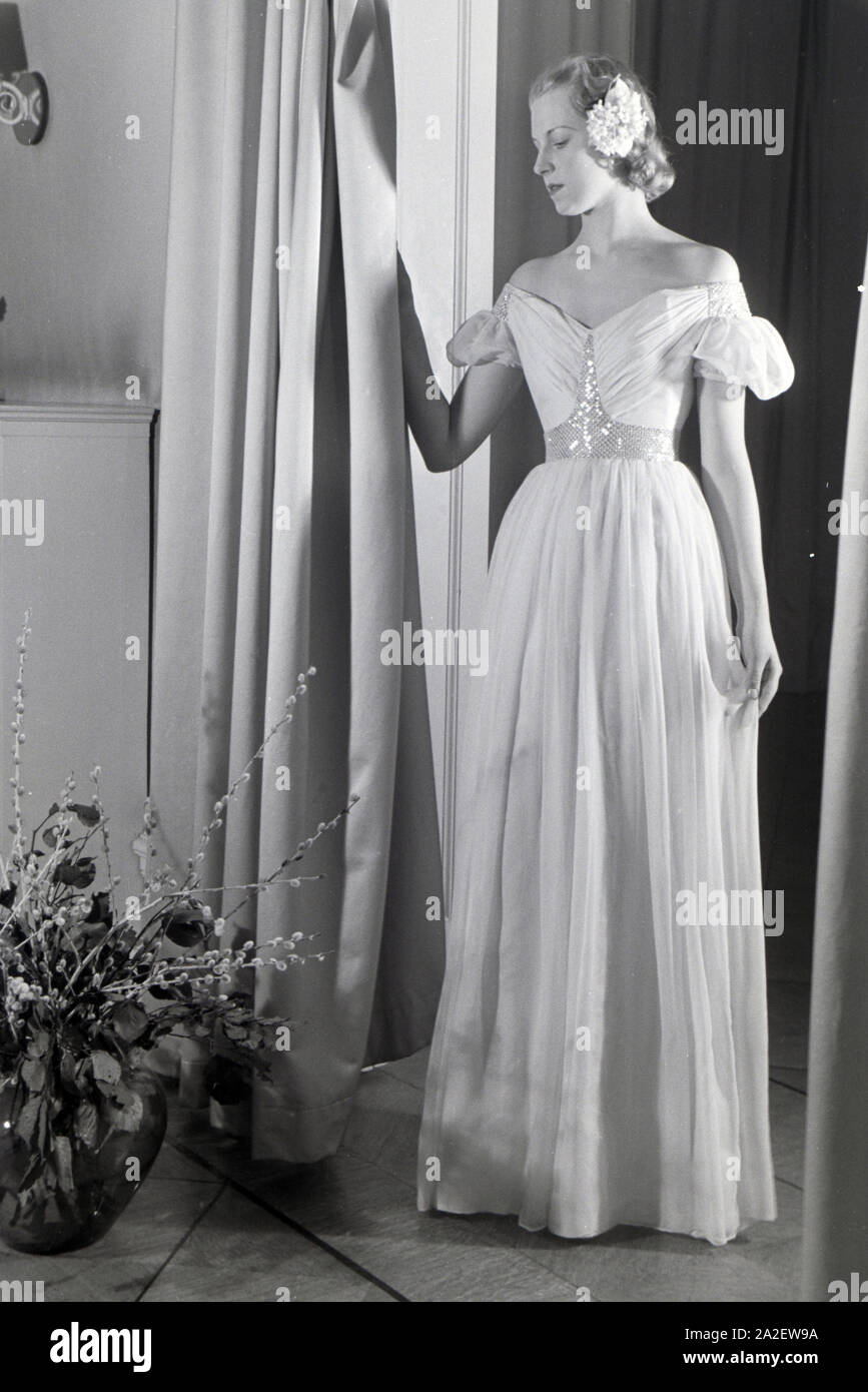 Chanel 1939 Evening Gown, Dentelle, Lace, Portrait Coco Chanel