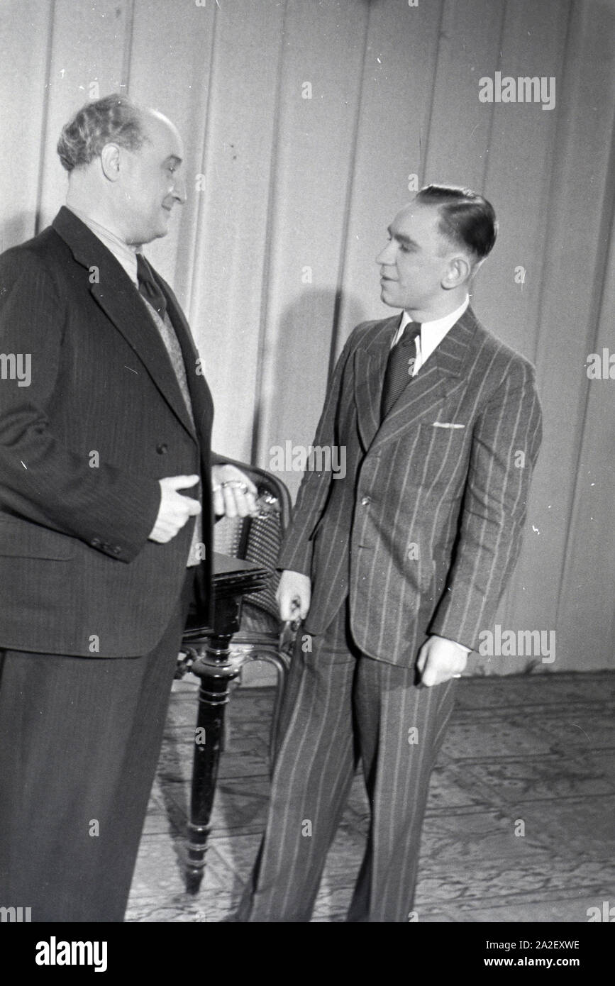 Schauspieler bei Probeaufnahmen für den Film Familienanschluss von Carl Boese; Deutschland ca. 1940. Actor at the audition for the film Familienanschluss by Carl Boese; Germany ca. 1940. Stock Photo