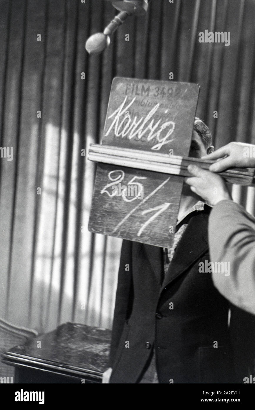 Schauspieler bei Probeaufnahmen für den Film Familienanschluss von Carl Boese; Deutschland ca. 1940. Actor at the audition for the film Familienanschluss by Carl Boese; Germany ca. 1940. Stock Photo