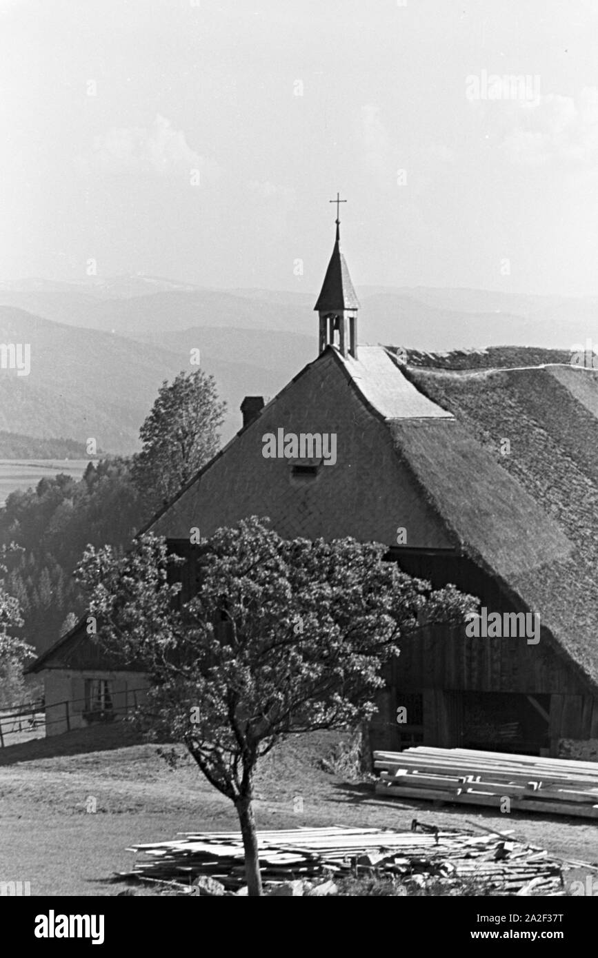 Eine alte Kirche im Donautal bei Wildenstein, Deutschland 1930er Jahre. An old church in the Danube Dale, Germany 1930s. Stock Photo