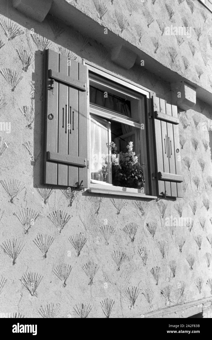 Ein hübsches Fenster in Schnait, Deutschland 1930er Jahre. A pretty window in Schnait, Germany 1930s. Stock Photo