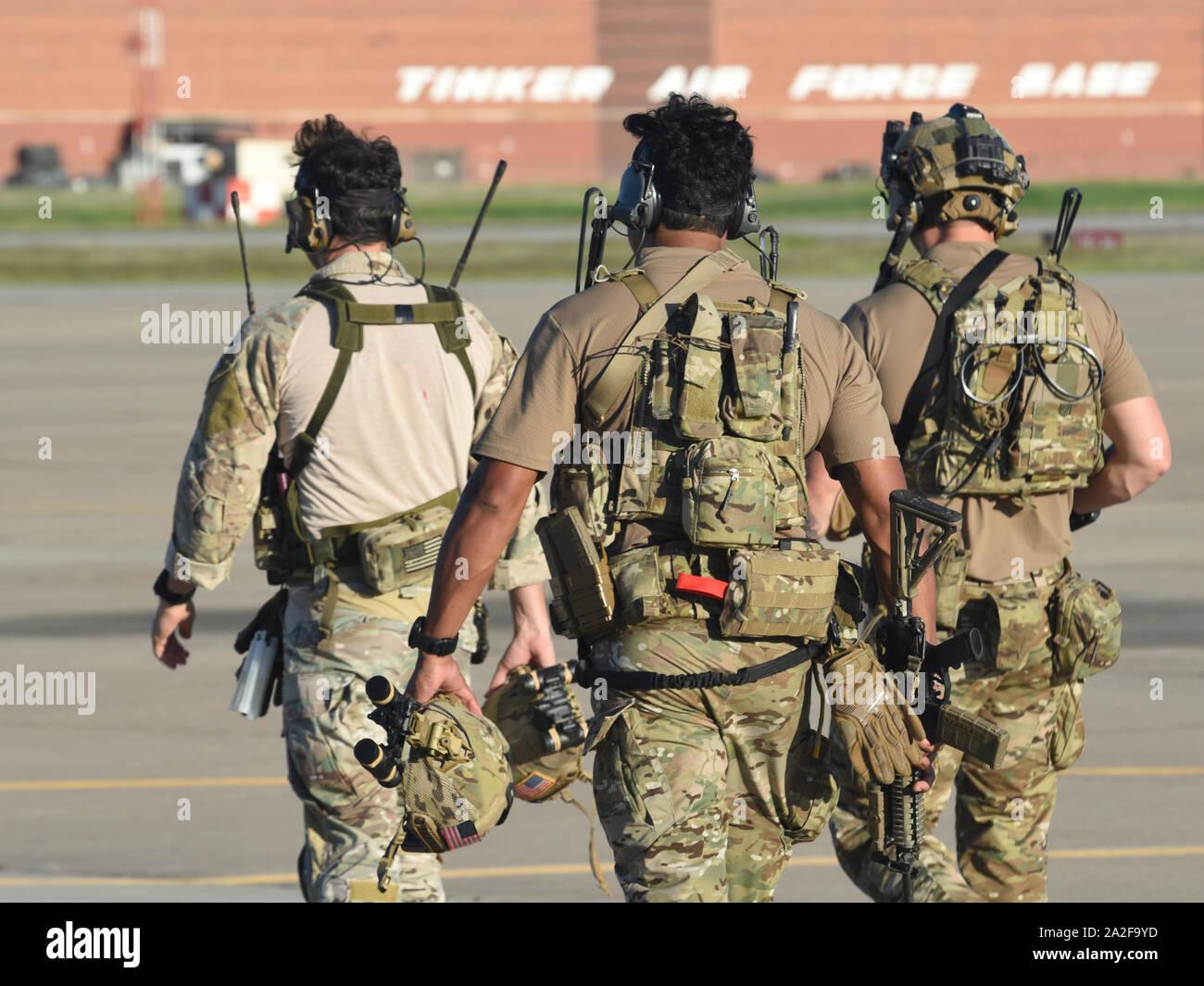 Photos showing participants from the 552nd Air Control Wing, 137th Special Operations Wing, Oklahoma Air National Guard, and Oklahoma Army National Guard during training operations in support of Sentry Rex exercise on Sept. 17-18 2019, Tinker Air Force Base, Oklahoma. Sentry Rex is joint rescue exercise lead by the 552nd ACW using units, aircraft, airspace and training areas across the state of Oklahoma.  (U.S. Air Force photo/Greg L. Davis) Stock Photo