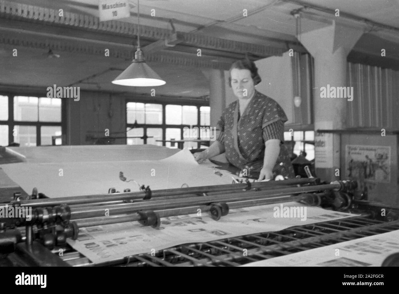 Paper Cutting Machine High Resolution Stock Photography And Images Alamy