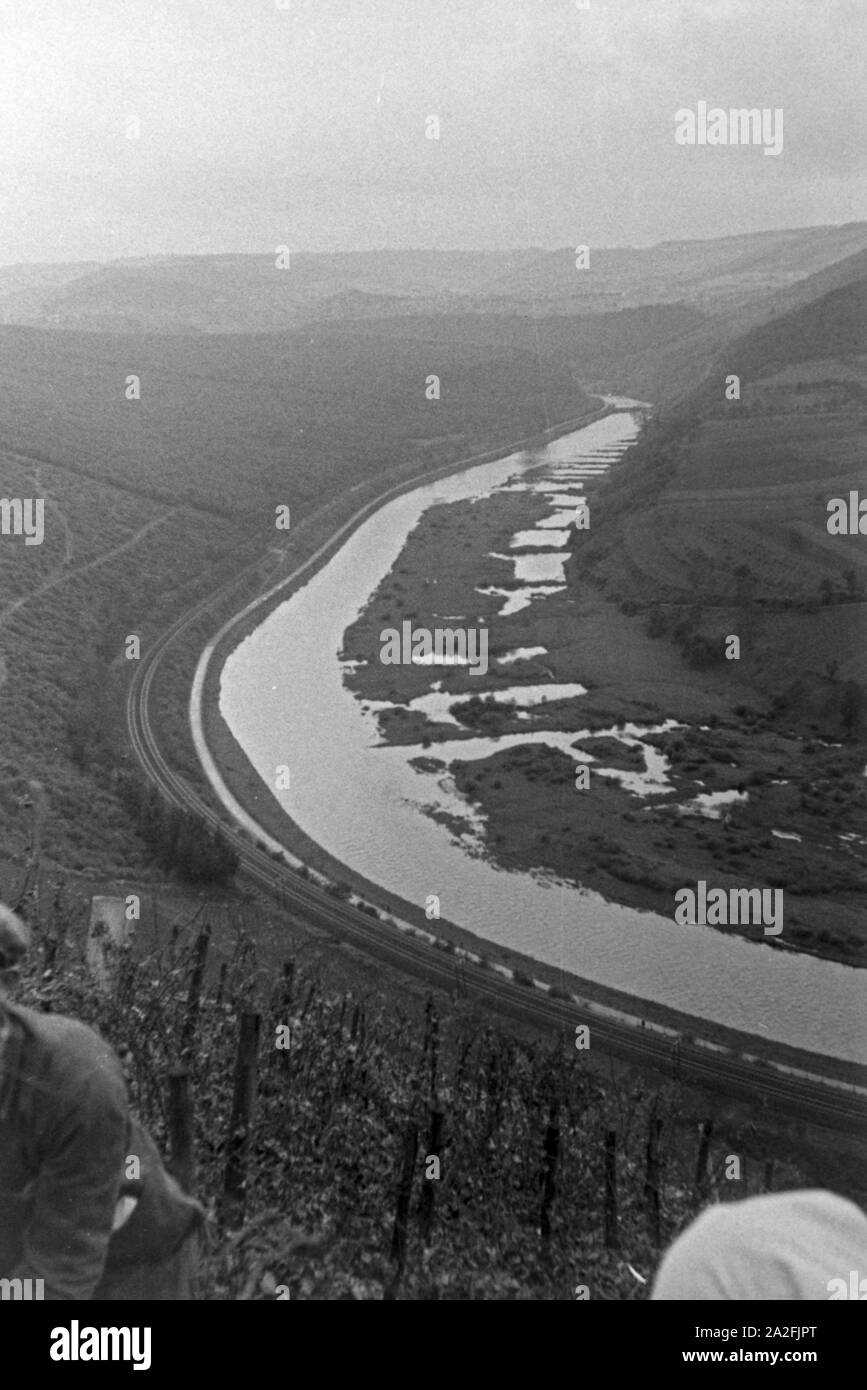 Weinberge des Weinbaugebiets um Serrig an der Saar, Deutschland 1930er Jahre. Vineyards at the area around Serrig at river Saar, Germany 1930s. Stock Photo