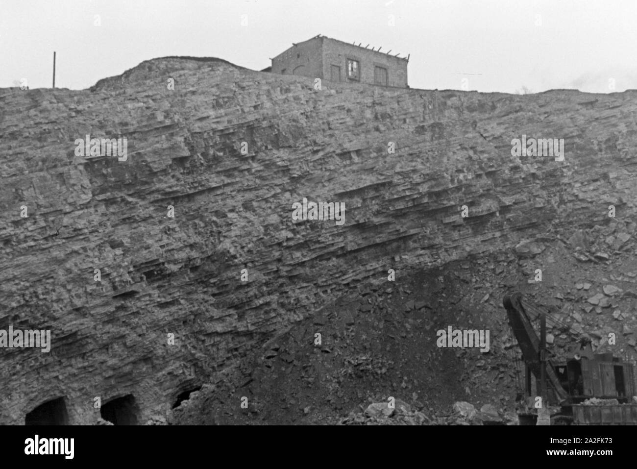 Kalksandsteinabbau in Rüdersdorf bei Berlin, Deutschland 1930er Jahre. Lime stone digging ar Ruedersdorf near Berlin, Germany 1930s. Stock Photo