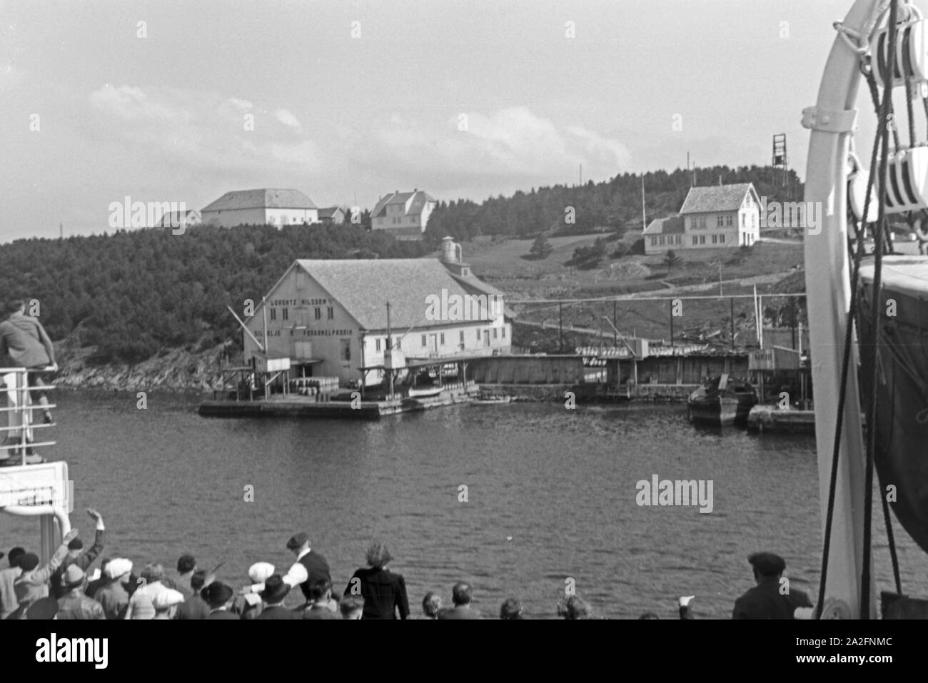 Mit dem KdF Schiff 'Wilhlem Gustloff' auf Nordlandfahrt in Norwegen, 1930er Jahre. With the KdF ship 'Wilhlem Gustloff' on a voyage to Norway, 1930s. Stock Photo
