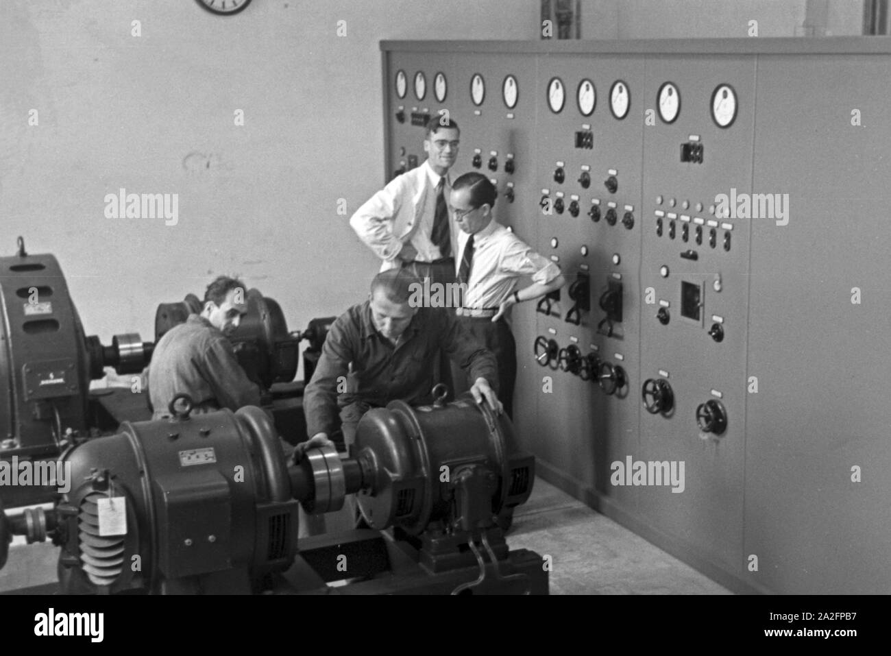 Professor peter debye rechts hires stock photography and images Alamy