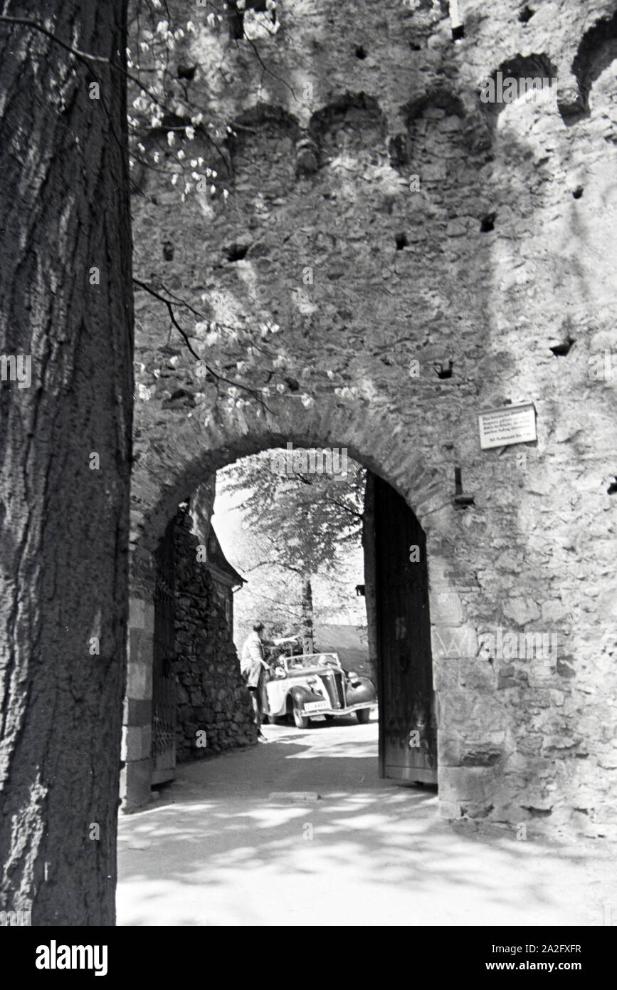 Ein Ausflug zum Auerbacher Schloss, Deutsches Reich 1930er Jahre. An excursion to the Auerbach castle, Germany 1930s. Stock Photo