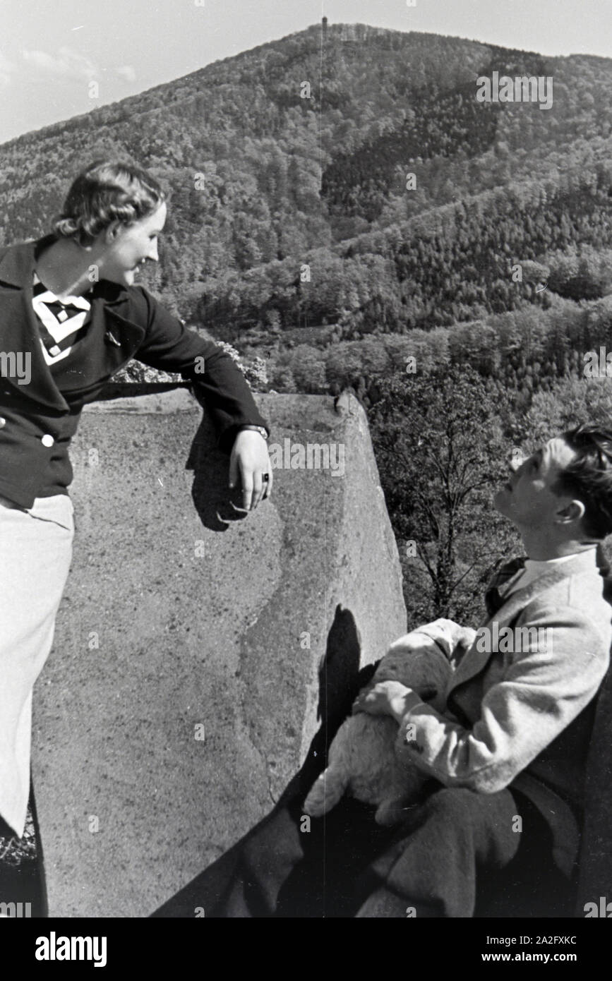 Ein Ausflug zum Auerbacher Schloss, Deutsches Reich 1930er Jahre. An excursion to the Auerbach castle, Germany 1930s. Stock Photo