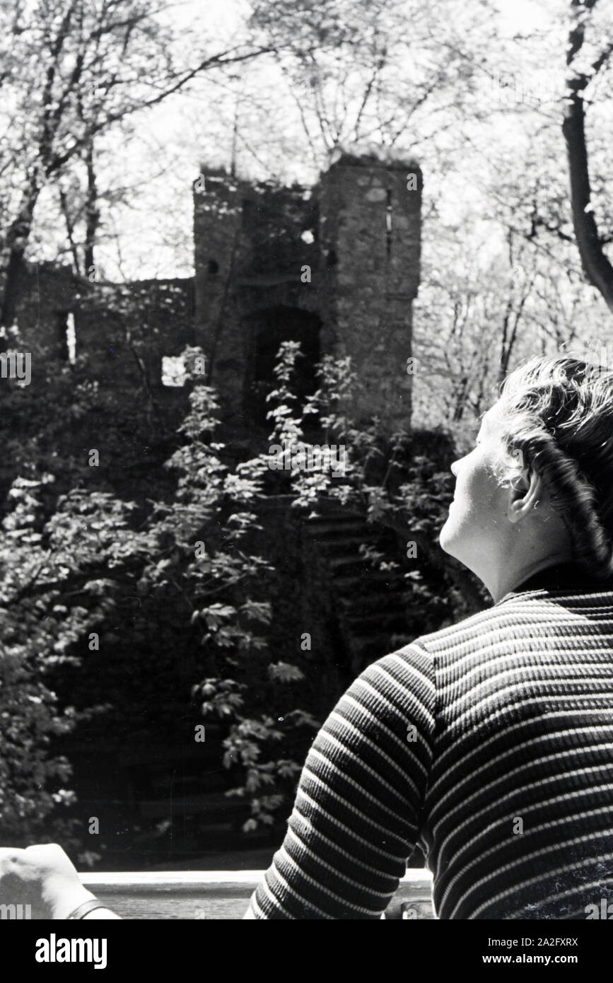 Ein Ausflug zum Auerbacher Schloss, Deutsches Reich 1930er Jahre. An excursion to the Auerbach castle, Germany 1930s. Stock Photo