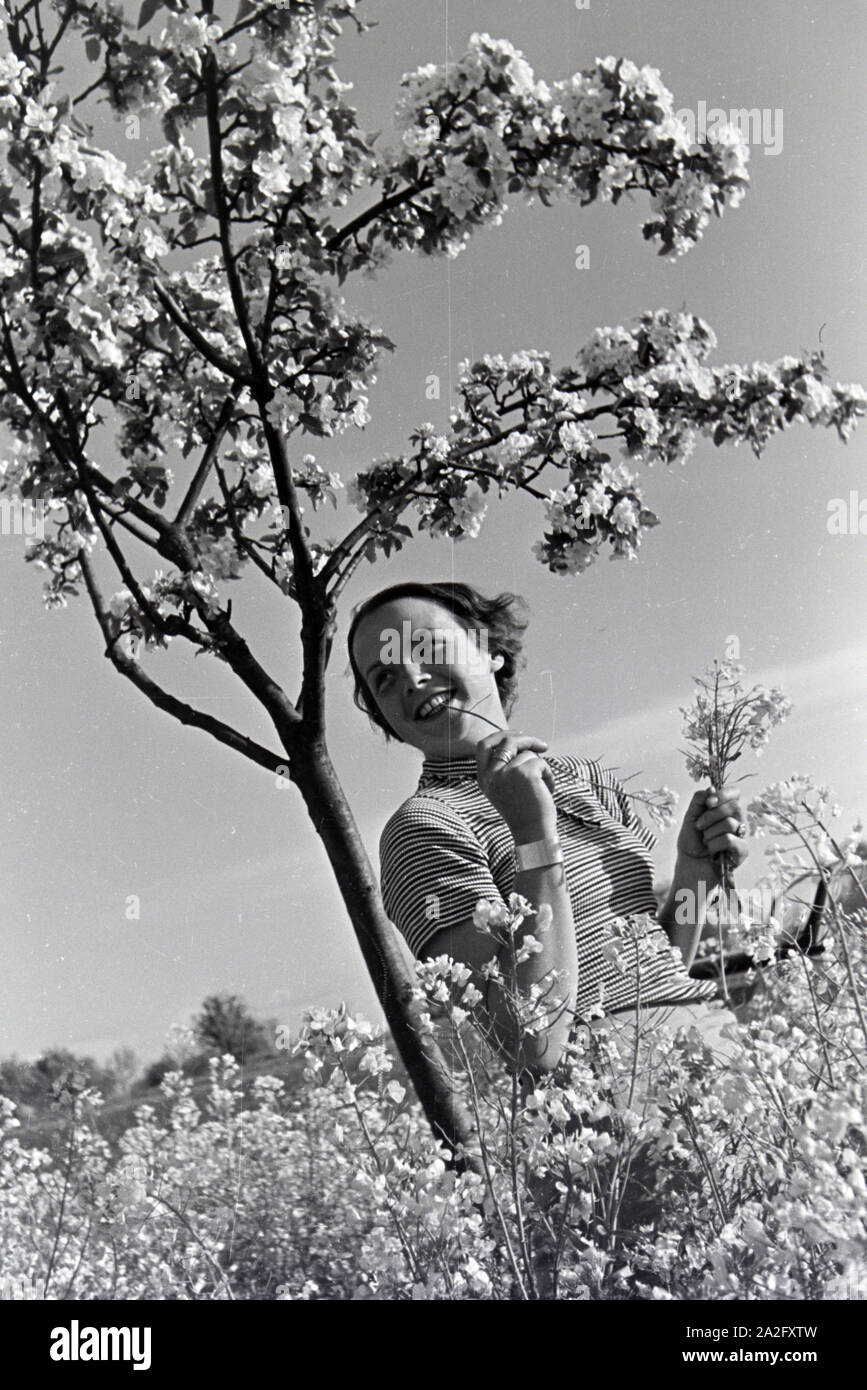 Ein Ausflug zum Auerbacher Schloss, Deutsches Reich 1930er Jahre. An excursion to the Auerbach castle, Germany 1930s. Stock Photo