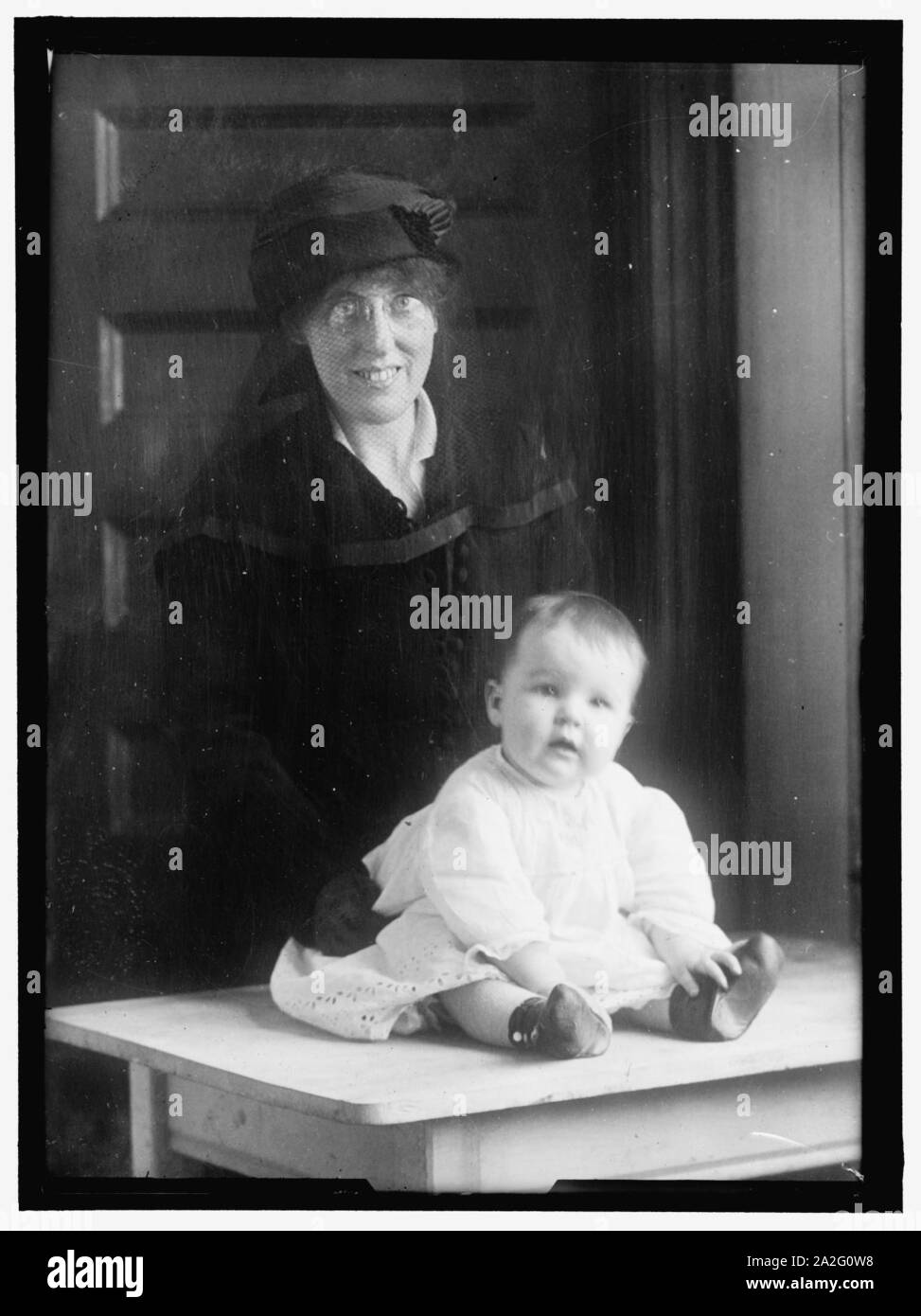 Ellen Wilson McAdoo, daughter of Woodrow Wilson, with her daughter Ellen Wilson McAdoo Stock Photo