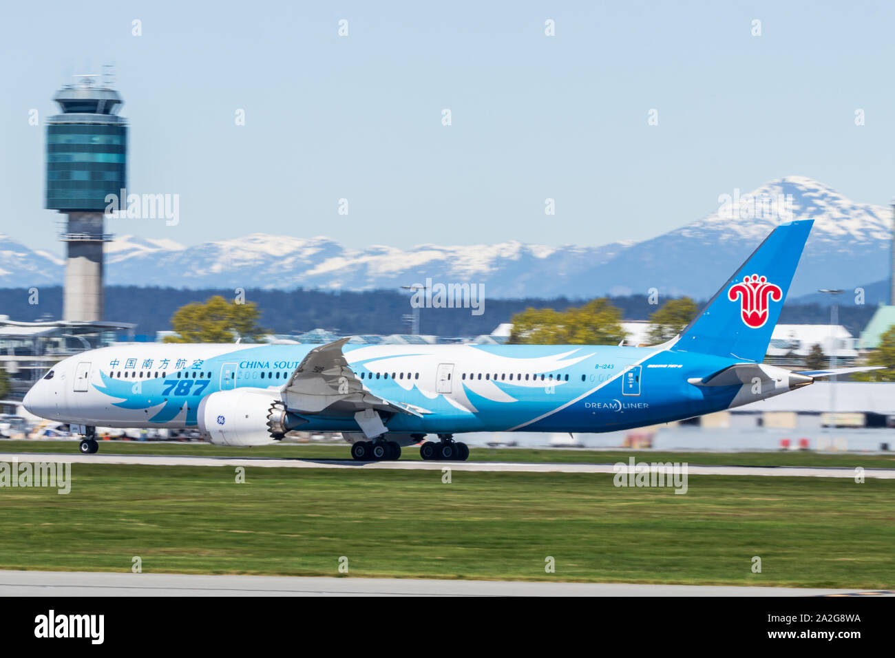 China Southern Airlines Boeing 787-9 Dreamliner (B-1243) accelerating down the runway at Vancouver Intl. Airport for takeoff. Stock Photo