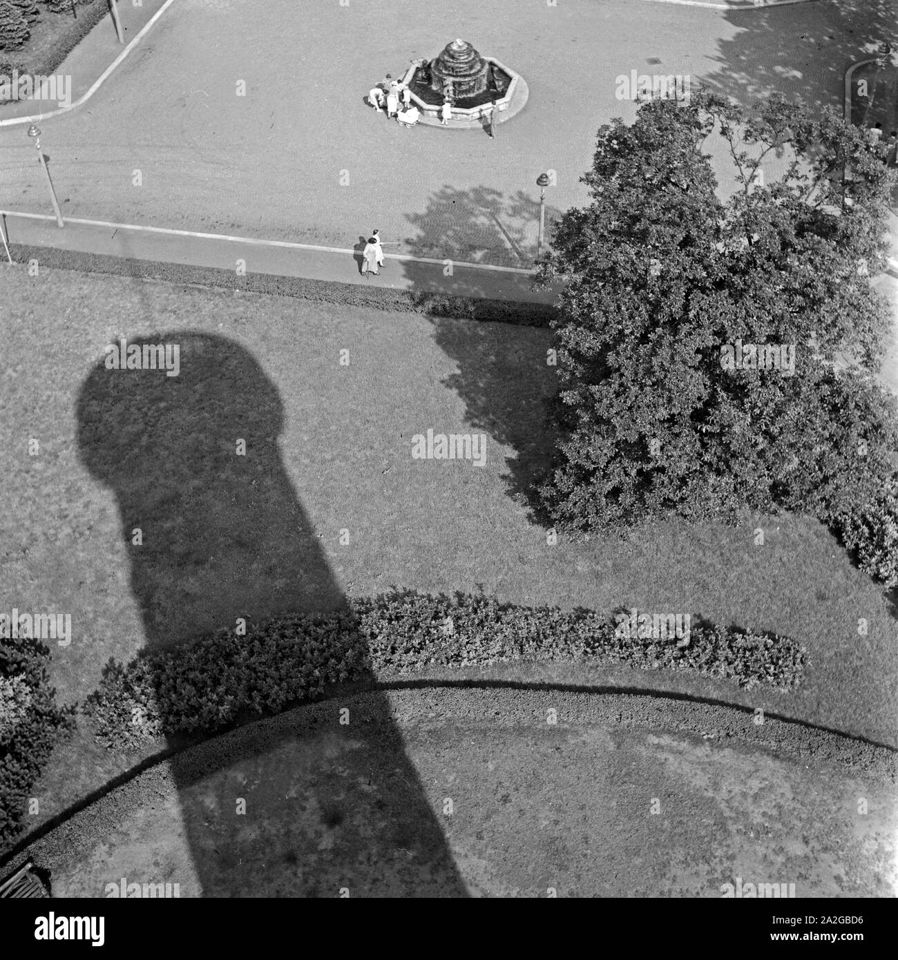 Partie am Toelleturm in Wuppertal, Deutschland 1930er Jahre. Park around Toelleturm watchout at Wuppertal, Germany 1930s. Stock Photo
