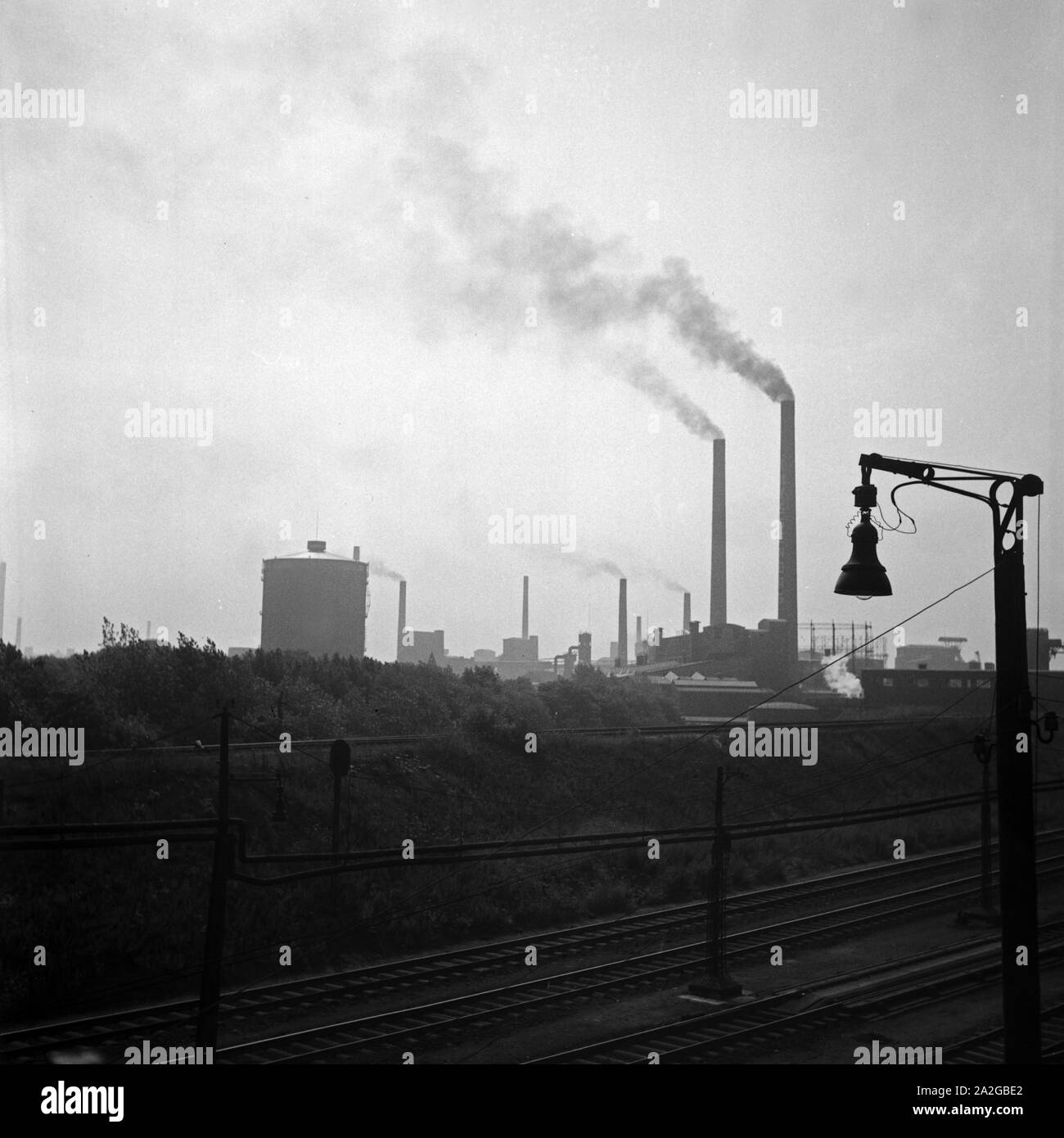 Industriegleis in Duisburg, Deutschland 1930er Jahre. Industrial railway track at Duisburg, Germany 1930s. Stock Photo