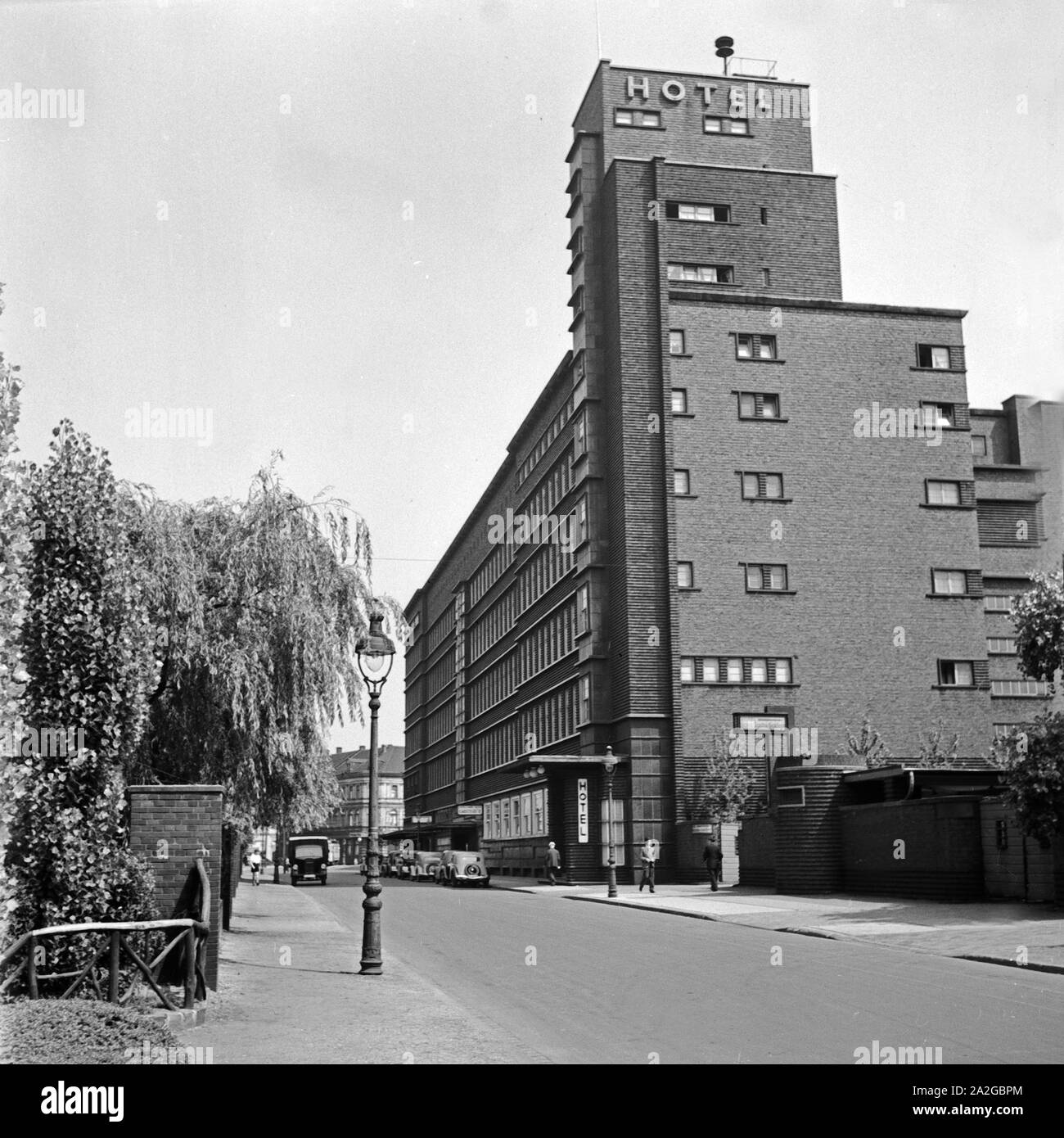 Das Hans Sachs Haus mit Hotel in Gelsenkirchen, Deutschland 1930er Jahre. Hans Sachs building with hotel at Gelsenkirchen, Germany 1930s. Stock Photo