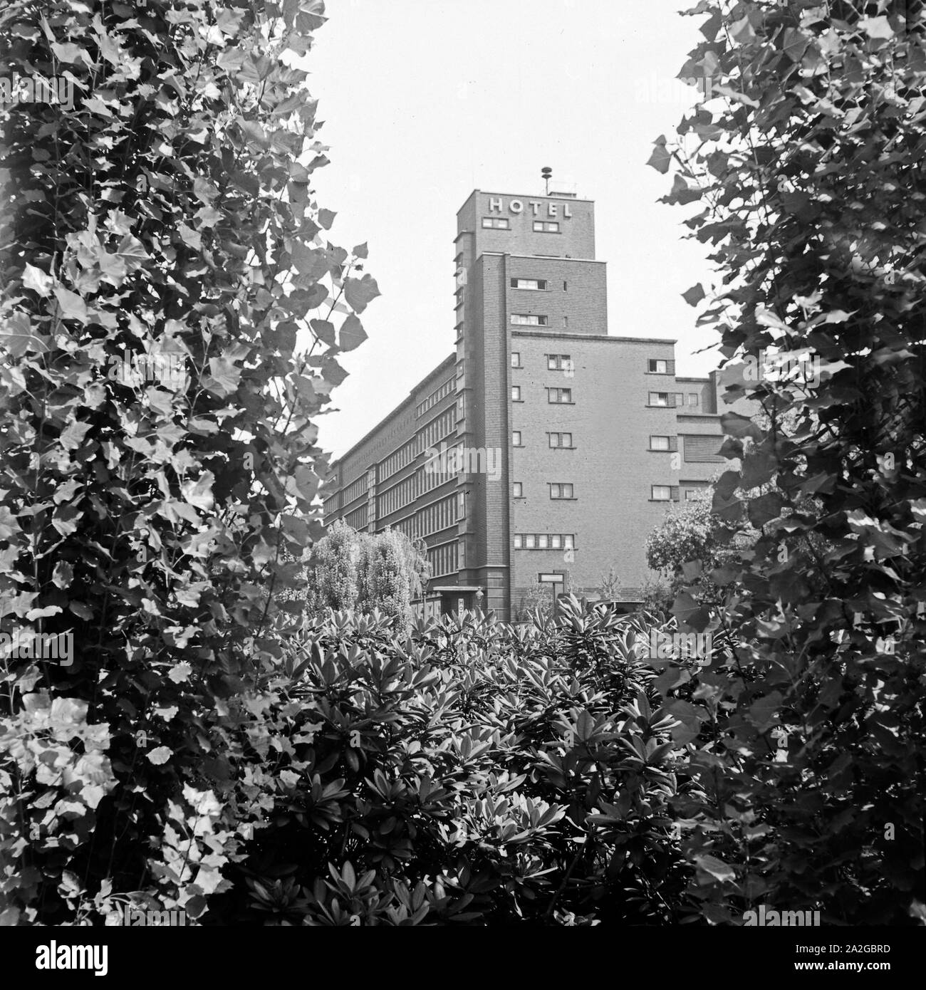 Das Hans Sachs Haus mit Hotel in Gelsenkirchen, Deutschland 1930er Jahre. Hans Sachs building with hotel at Gelsenkirchen, Germany 1930s. Stock Photo