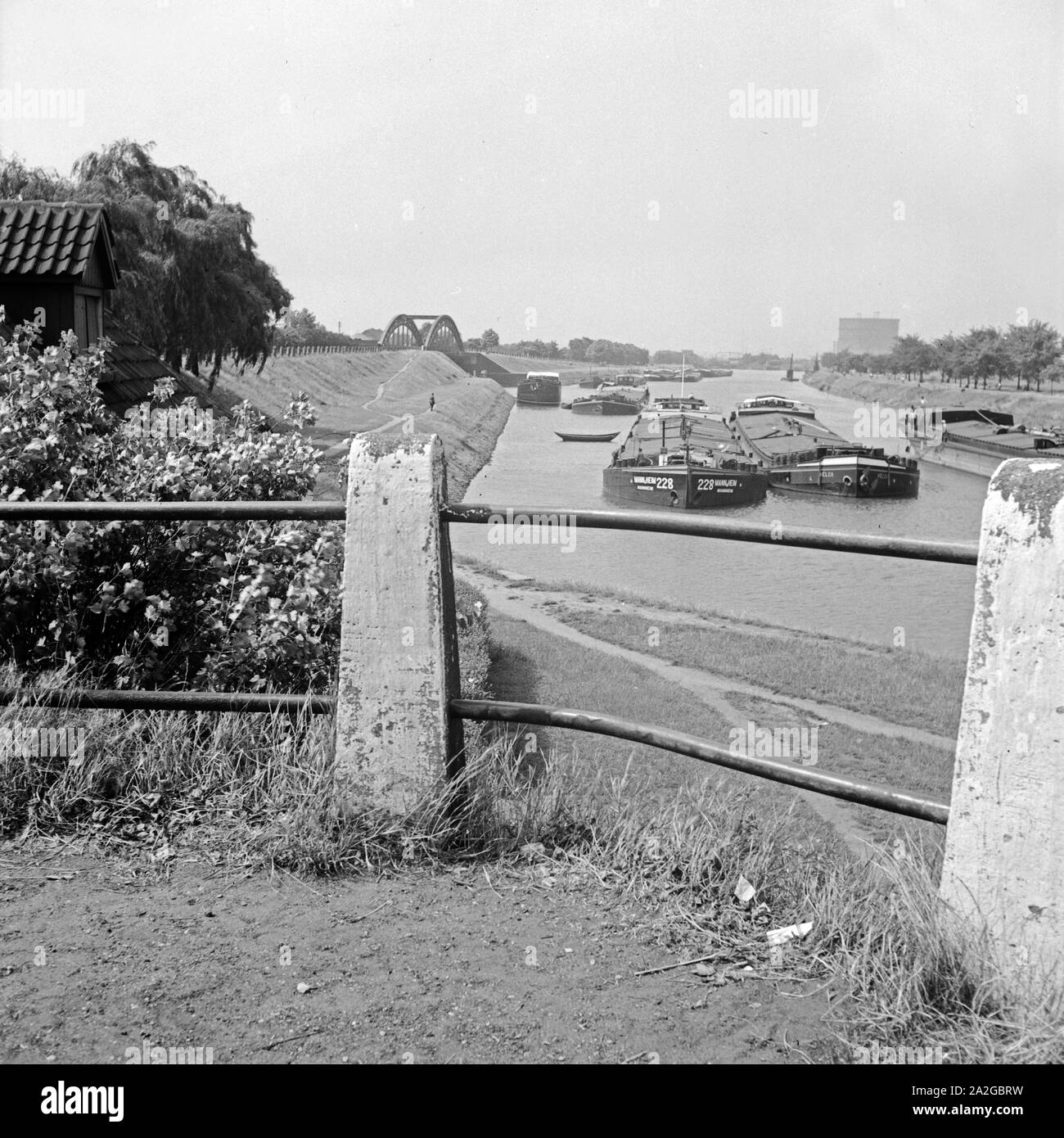 Blick auf den Hafen in Gelsenkirchen, Deutschland 1930er Jahre. View to Gelsenkirchen harbor, Germany 1930s. Stock Photo
