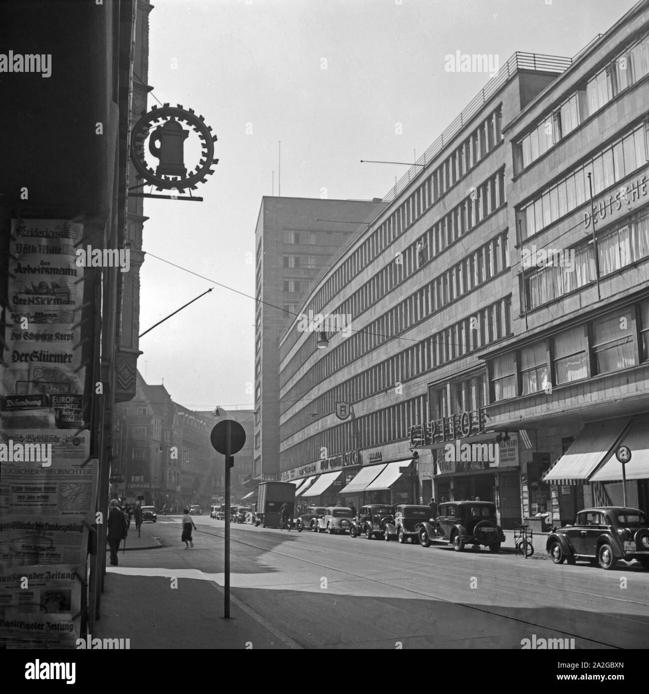 Das 1926 / 1927 errichtete erste Hochhaus in Dortmund, das Westfalenhaus, Deutschland 1930er Jahre. First high rise of Dortmund, the Westfalenhaus building, Germany 1930s. Stock Photo