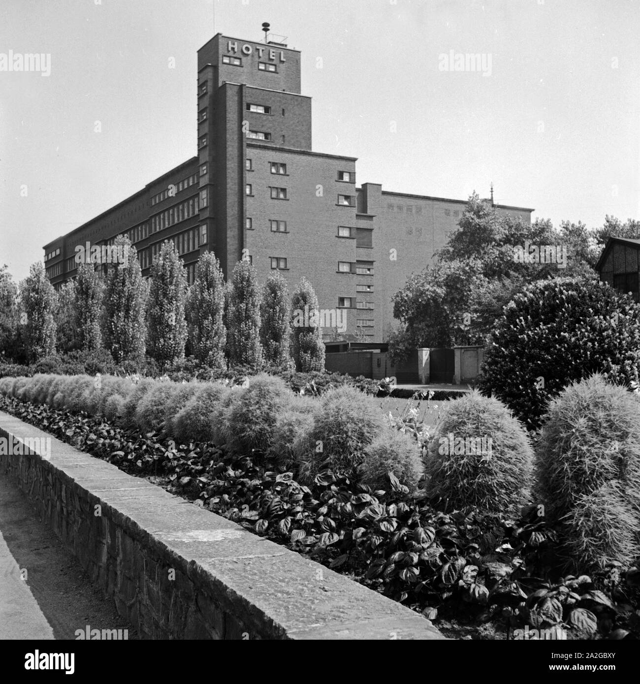 Das Hans Sachs Haus mit Hotel in Gelsenkirchen, Deutschland 1930er Jahre. Hans Sachs building with hotel at Gelsenkirchen, Germany 1930s. Stock Photo