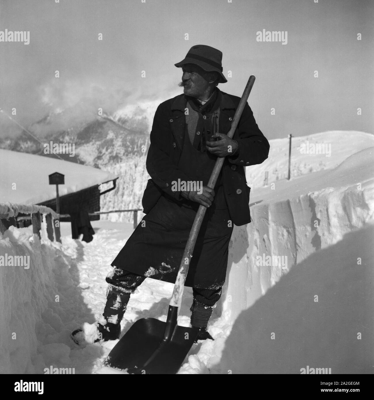 Skiausflug nach Immenstadt im Allgäu, Deutschland 1930er Jahre. Skiing vacation to Immenstadt in the Allgaeu area, Germany 1930s. Stock Photo